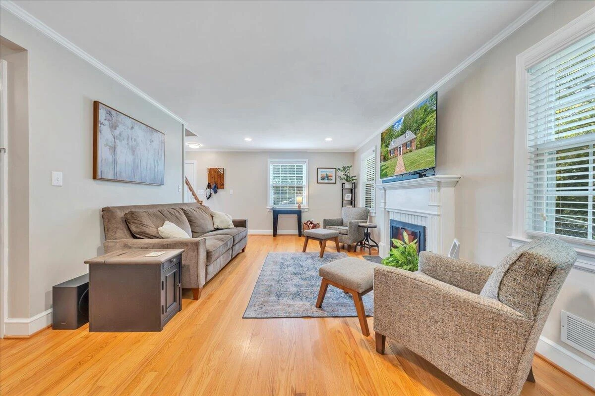 2927 Oak Crest AVE - Photo 4