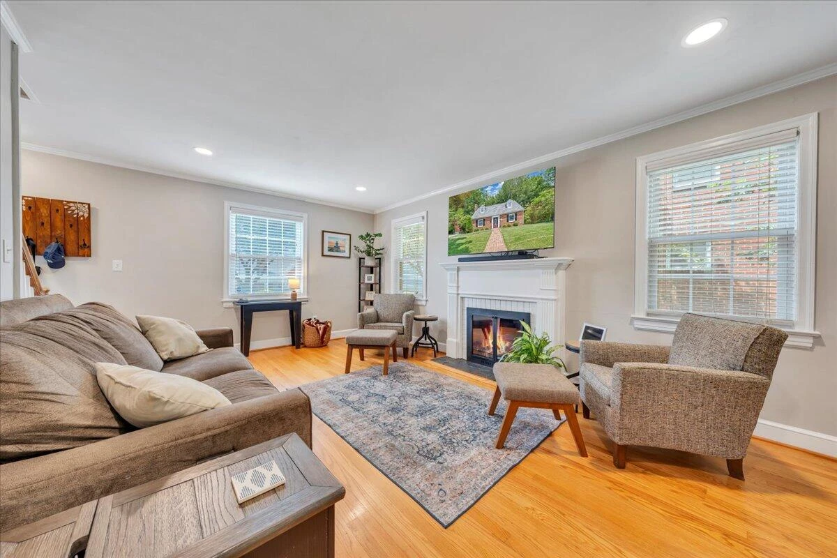 2927 Oak Crest AVE - Photo 5