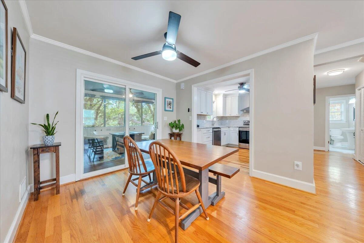 2927 Oak Crest AVE - Photo 8