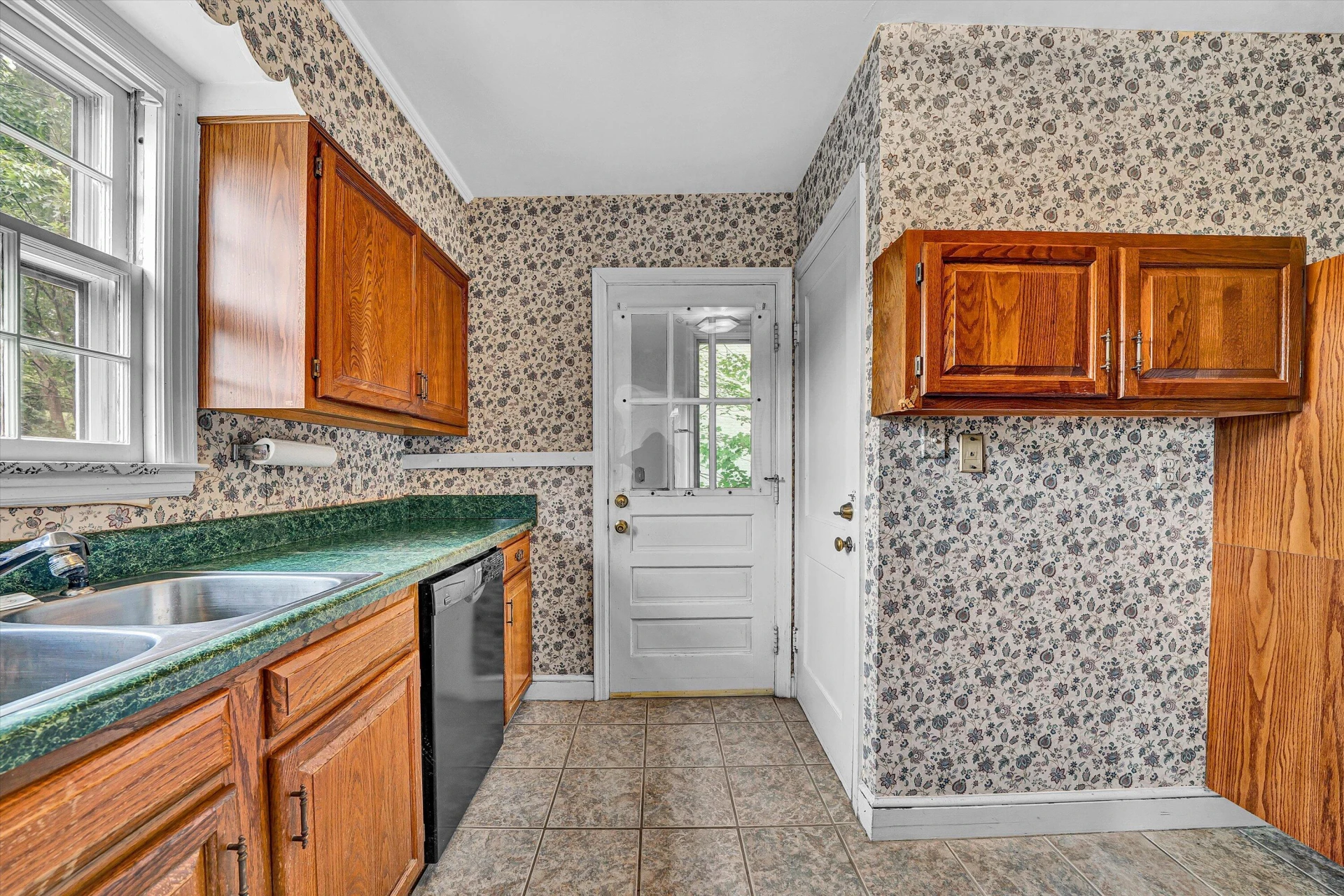 2622 Wycliffe AVE - Photo 15