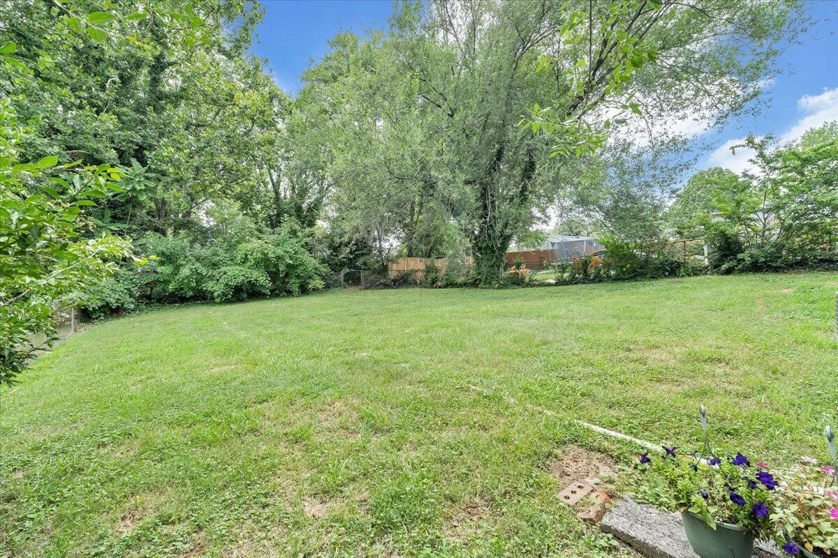 3926 Maine AVE - Photo 18