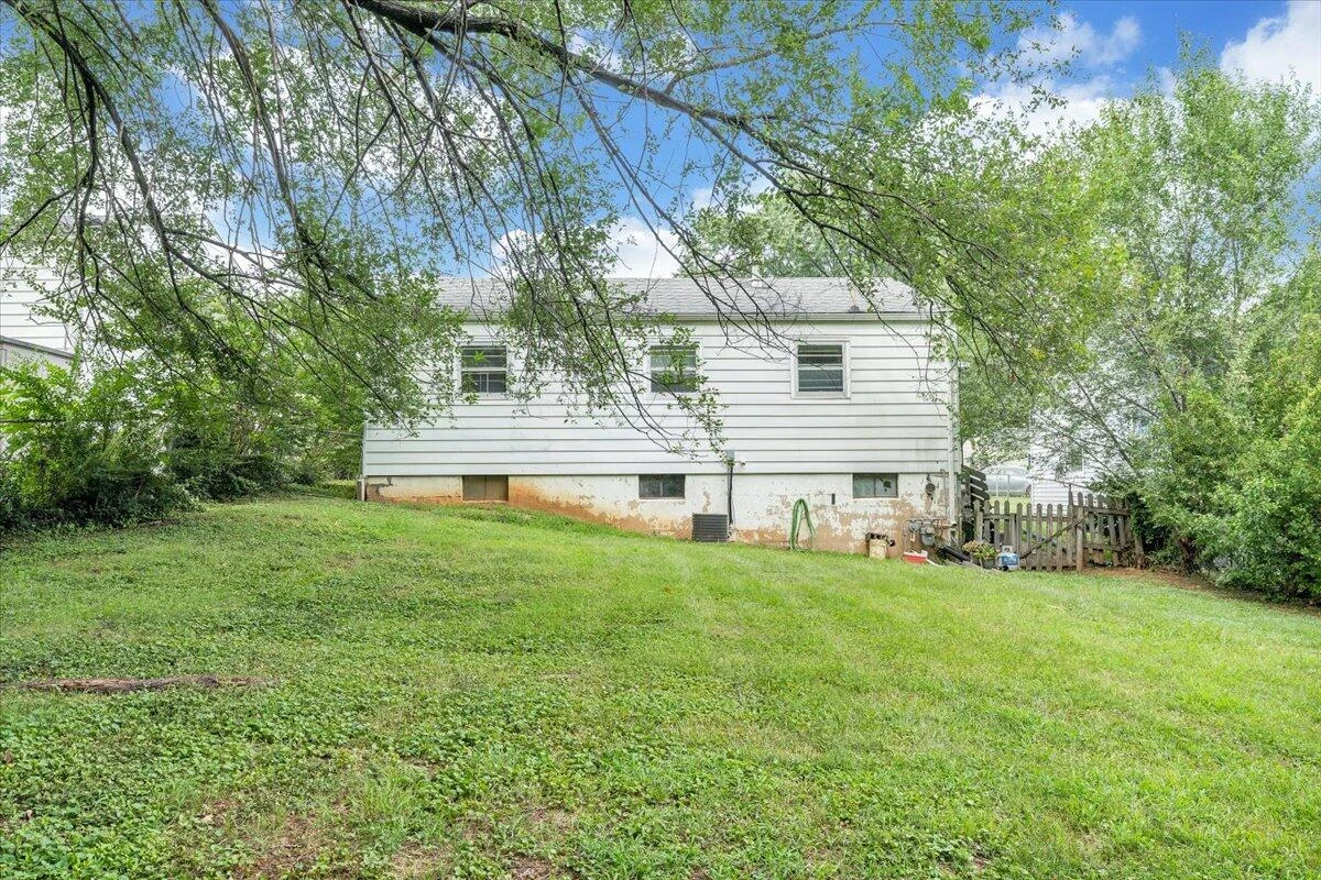 3926 Maine AVE - Photo 19