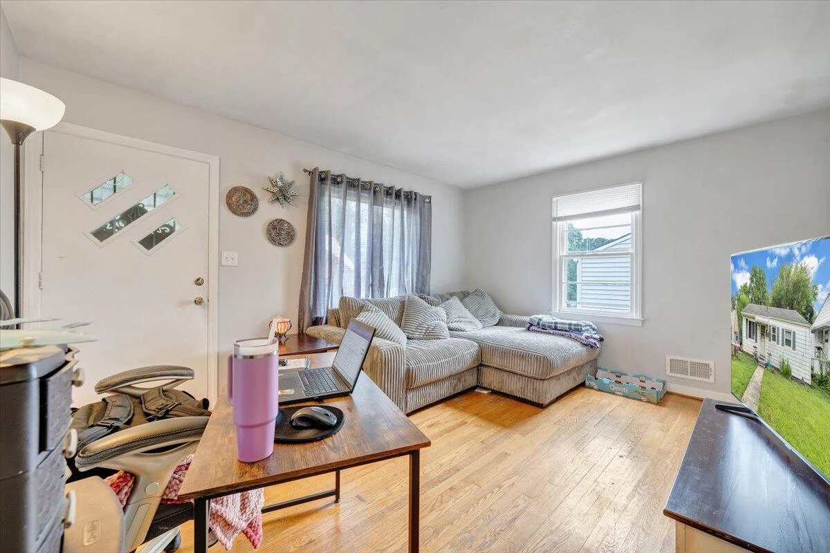 3926 Maine AVE - Photo 2