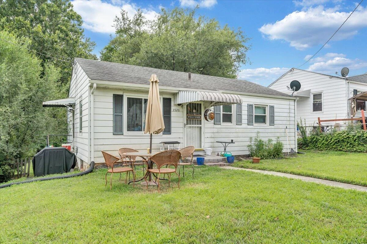 3926 Maine AVE - Photo 21