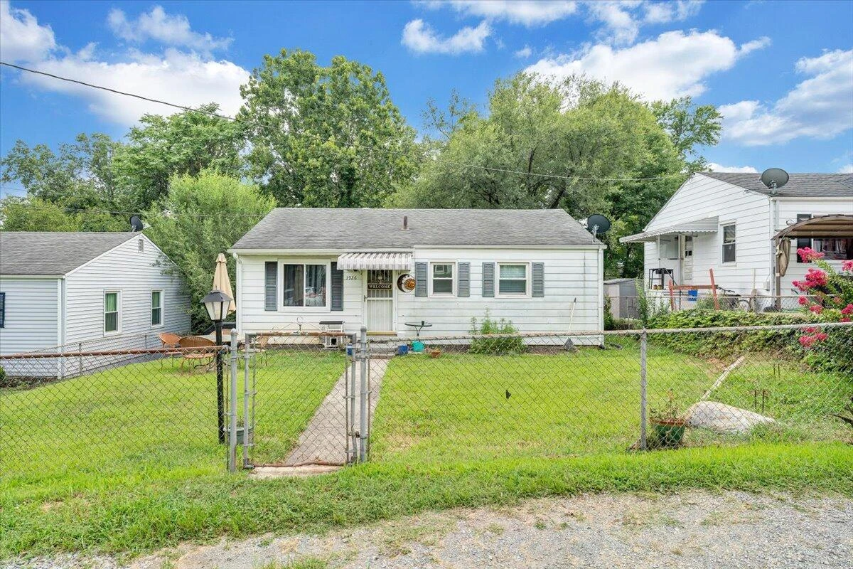 3926 Maine AVE - Photo 22