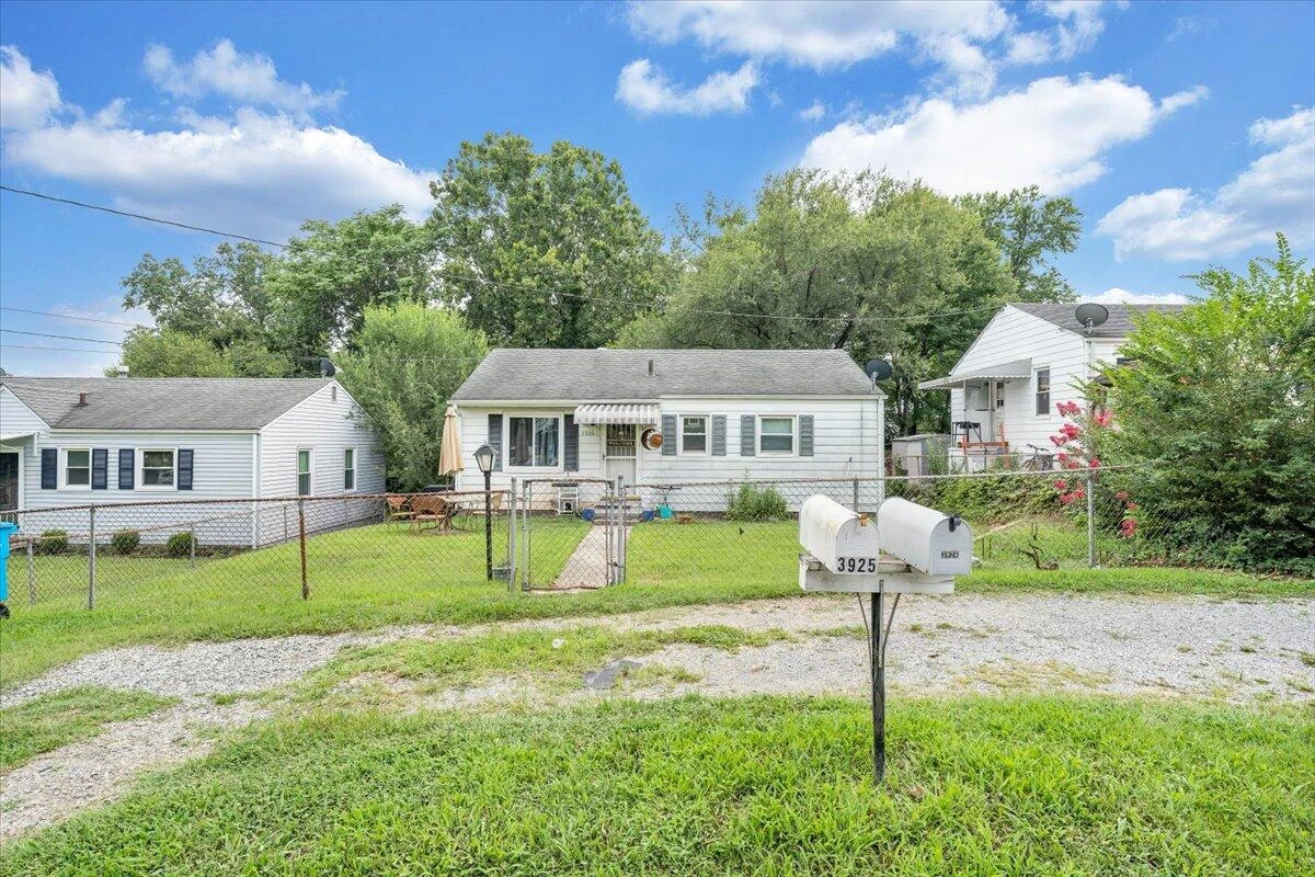 3926 Maine AVE - Photo 23