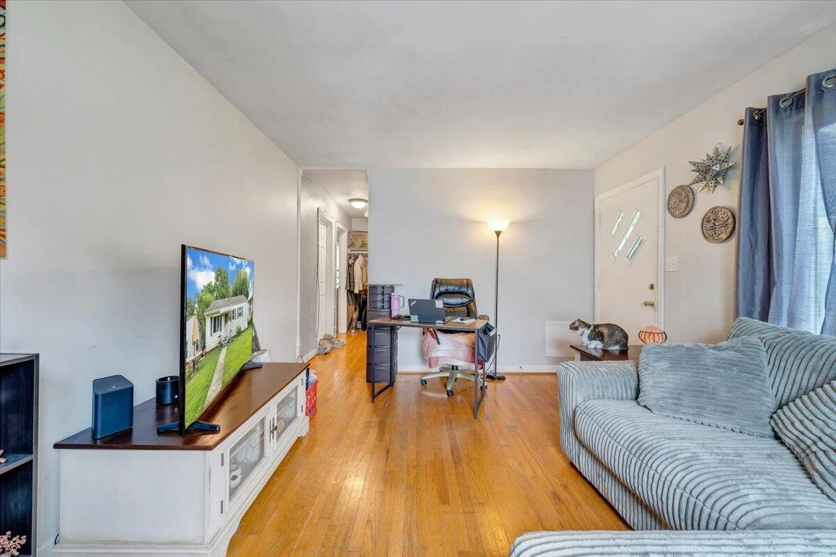 3926 Maine AVE - Photo 4