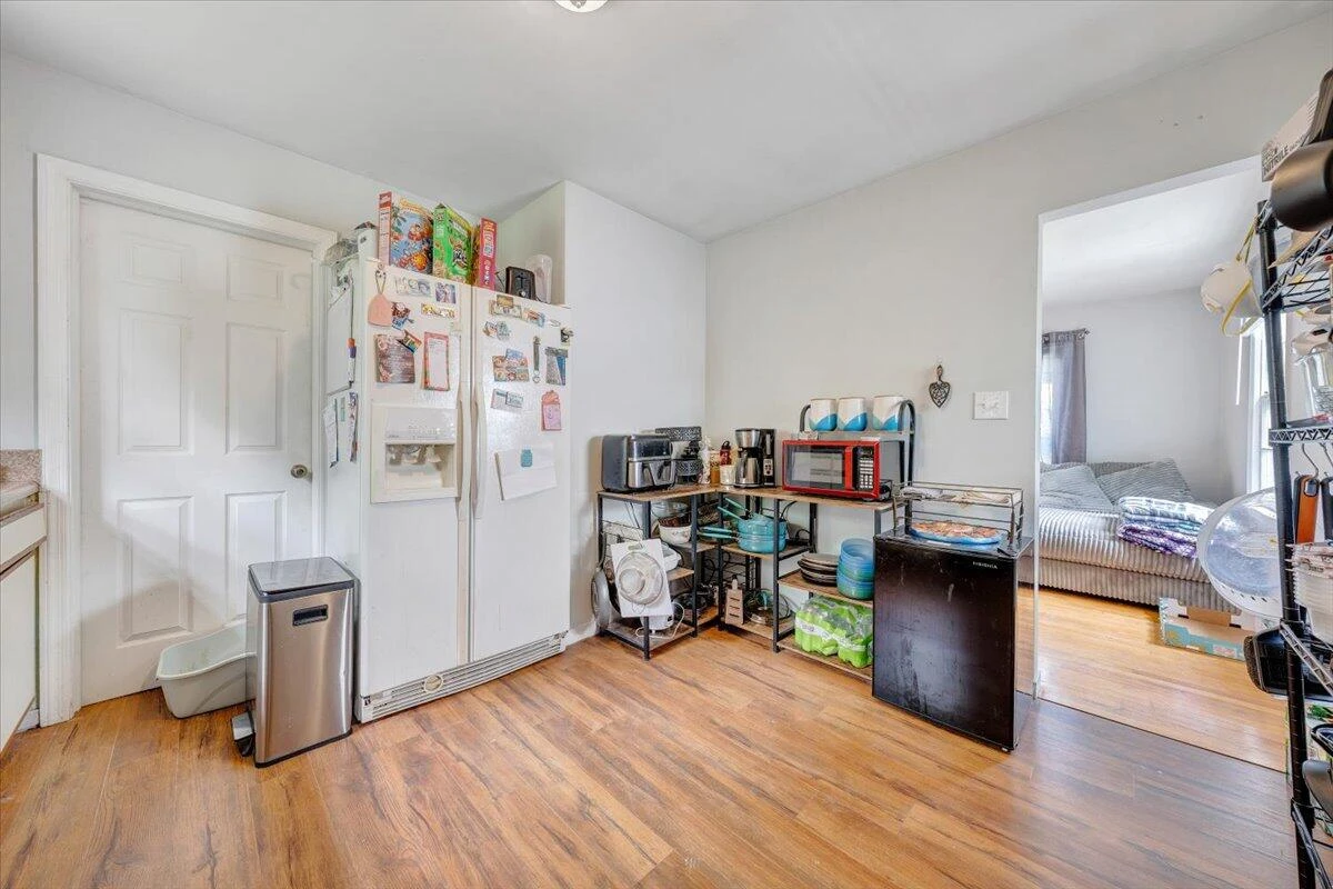 3926 Maine AVE - Photo 8