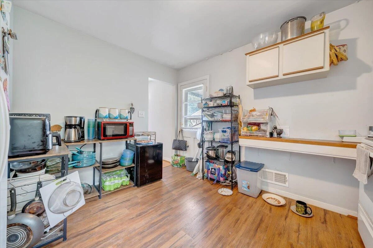 3926 Maine AVE - Photo 9