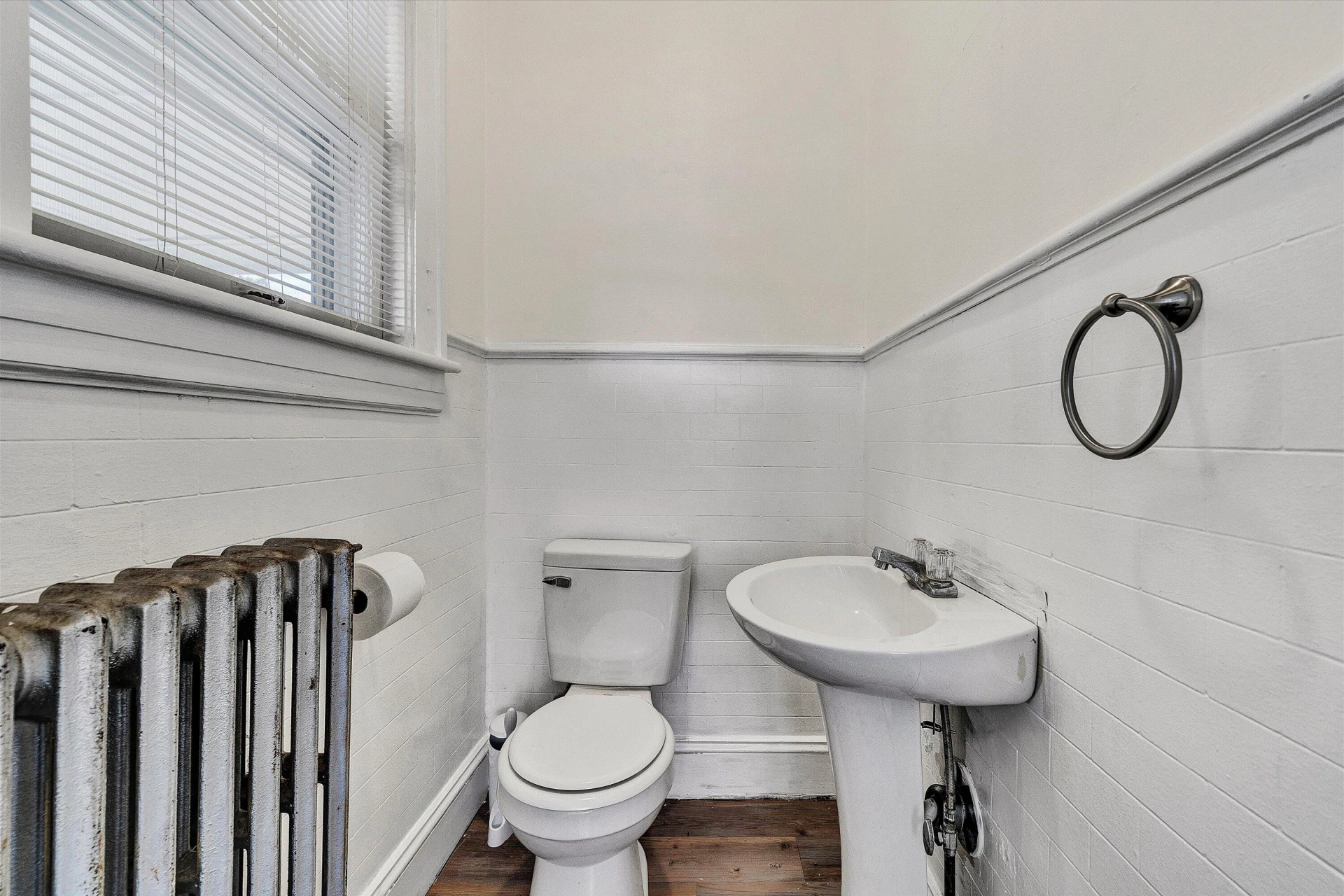 706 Montrose AVE - Photo 14