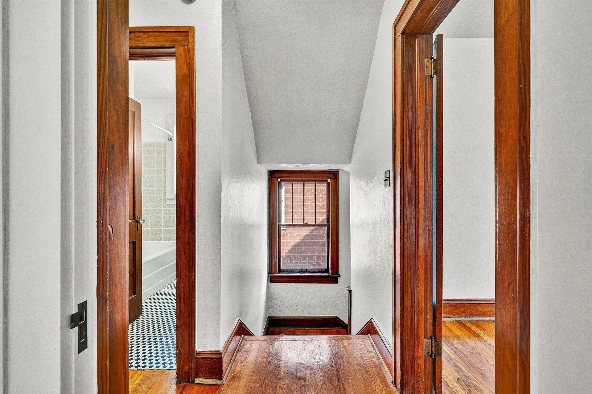 706 Montrose AVE - Photo 15