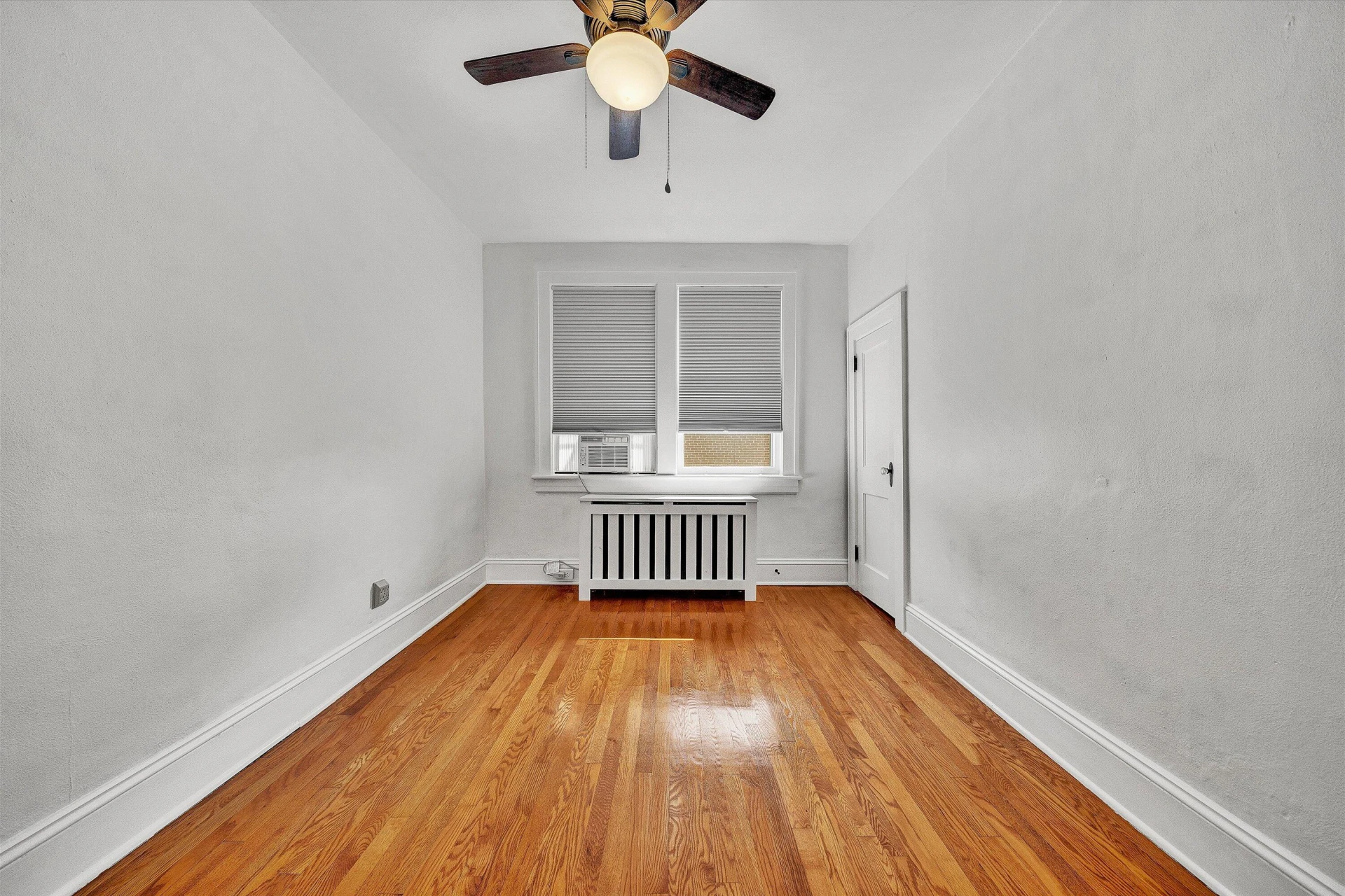 706 Montrose AVE - Photo 17
