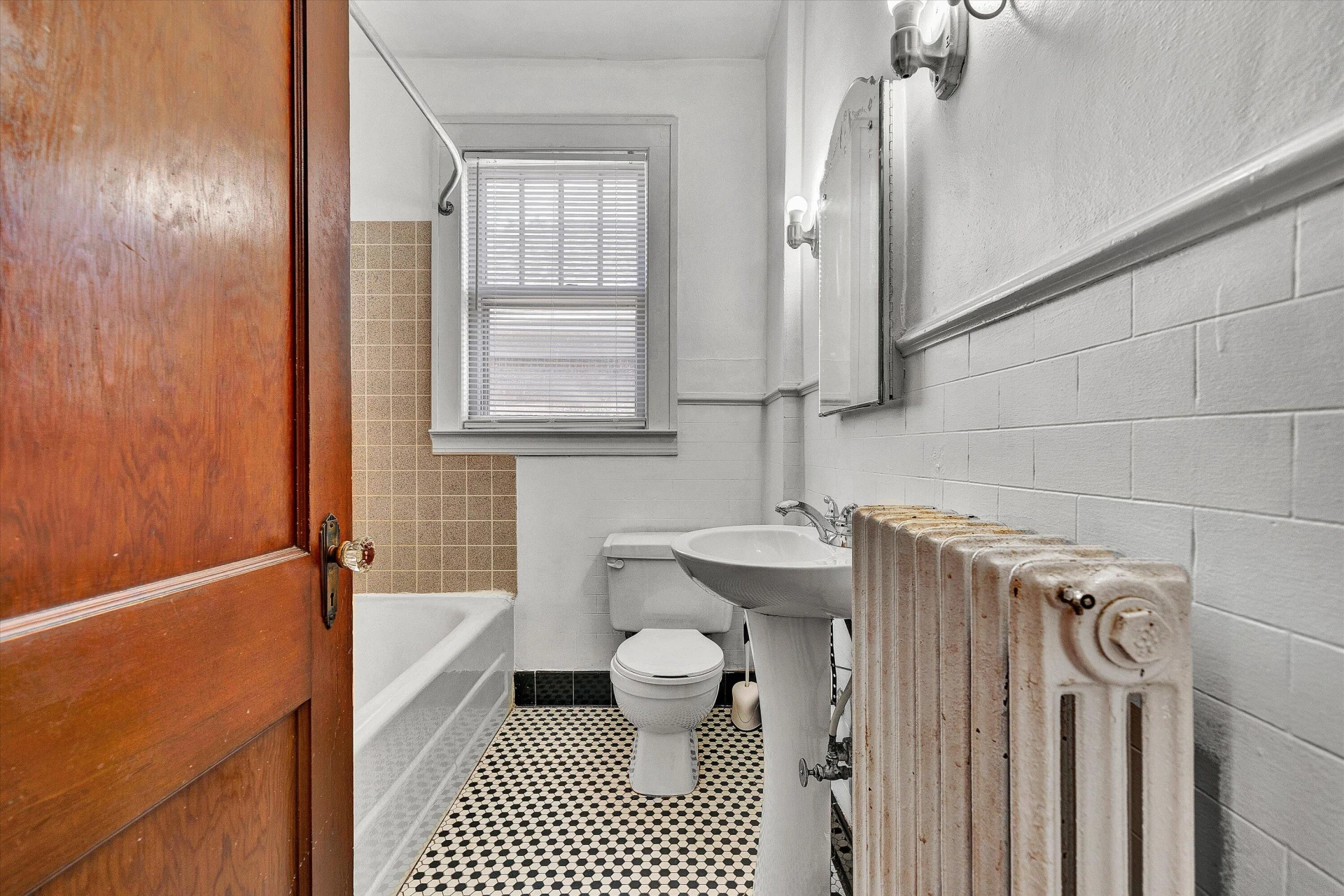 706 Montrose AVE - Photo 18