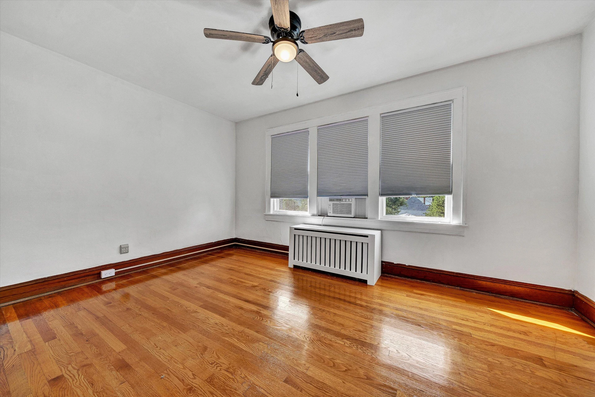 706 Montrose AVE - Photo 19