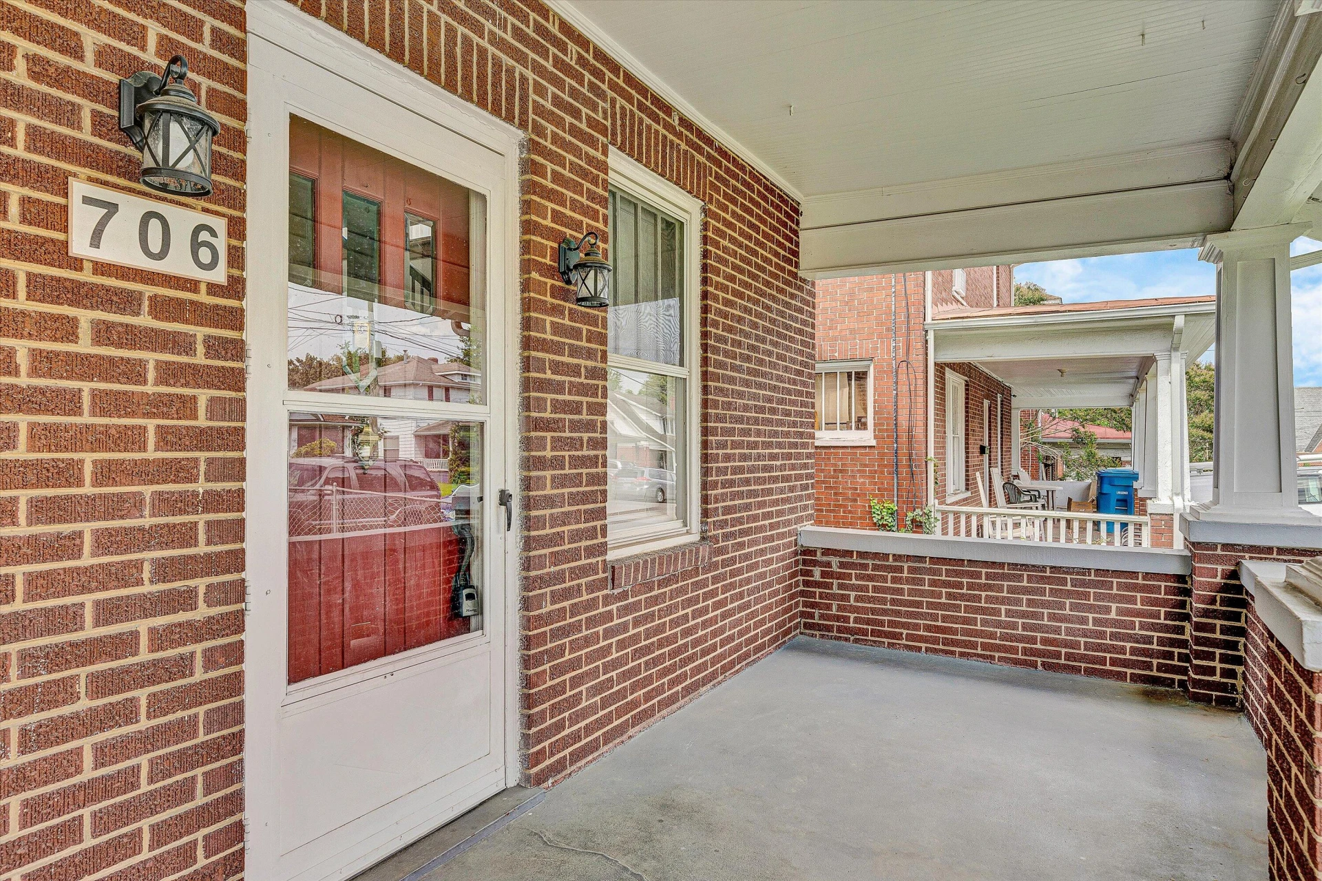 706 Montrose AVE - Photo 2
