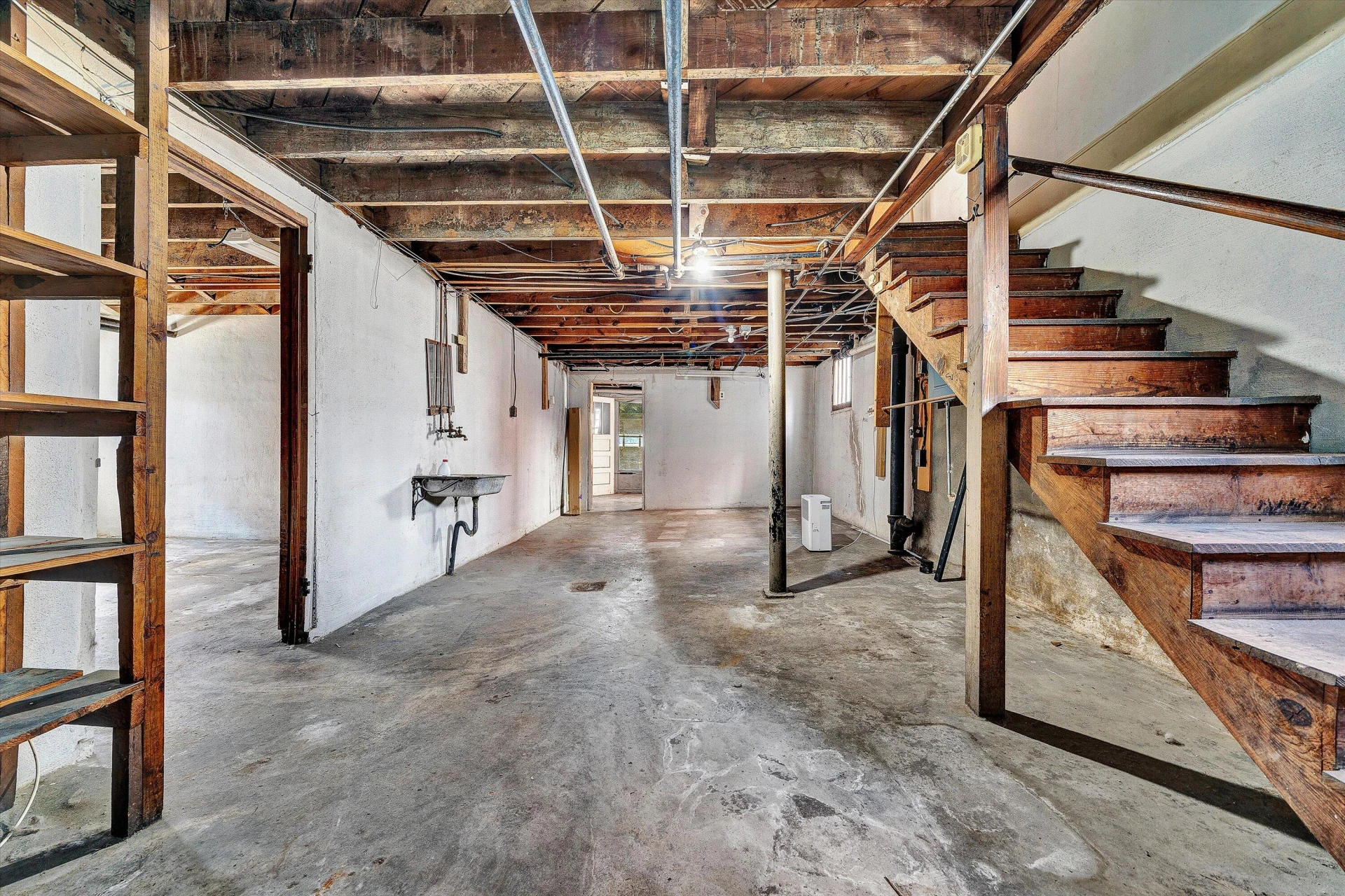 706 Montrose AVE - Photo 21