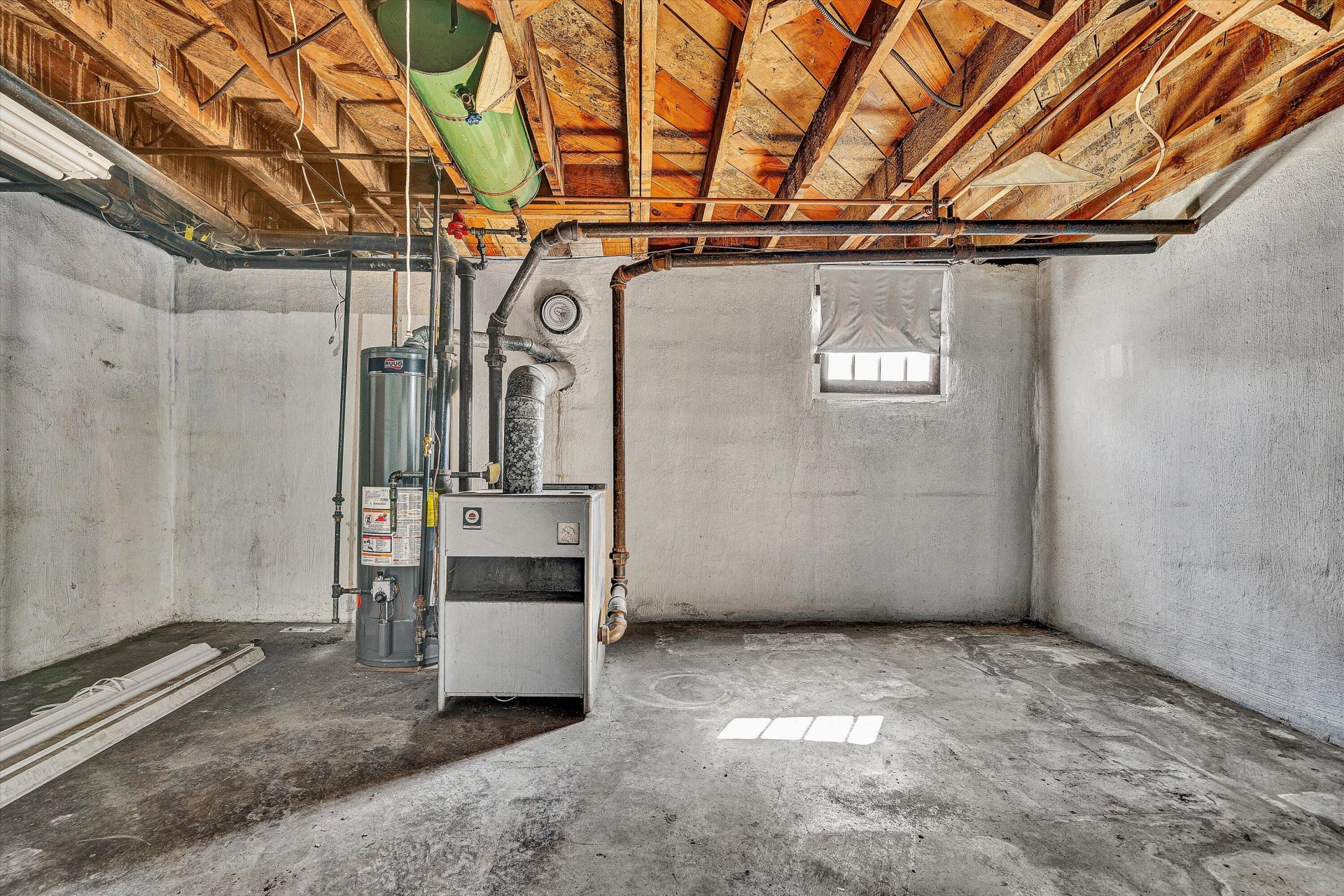 706 Montrose AVE - Photo 22