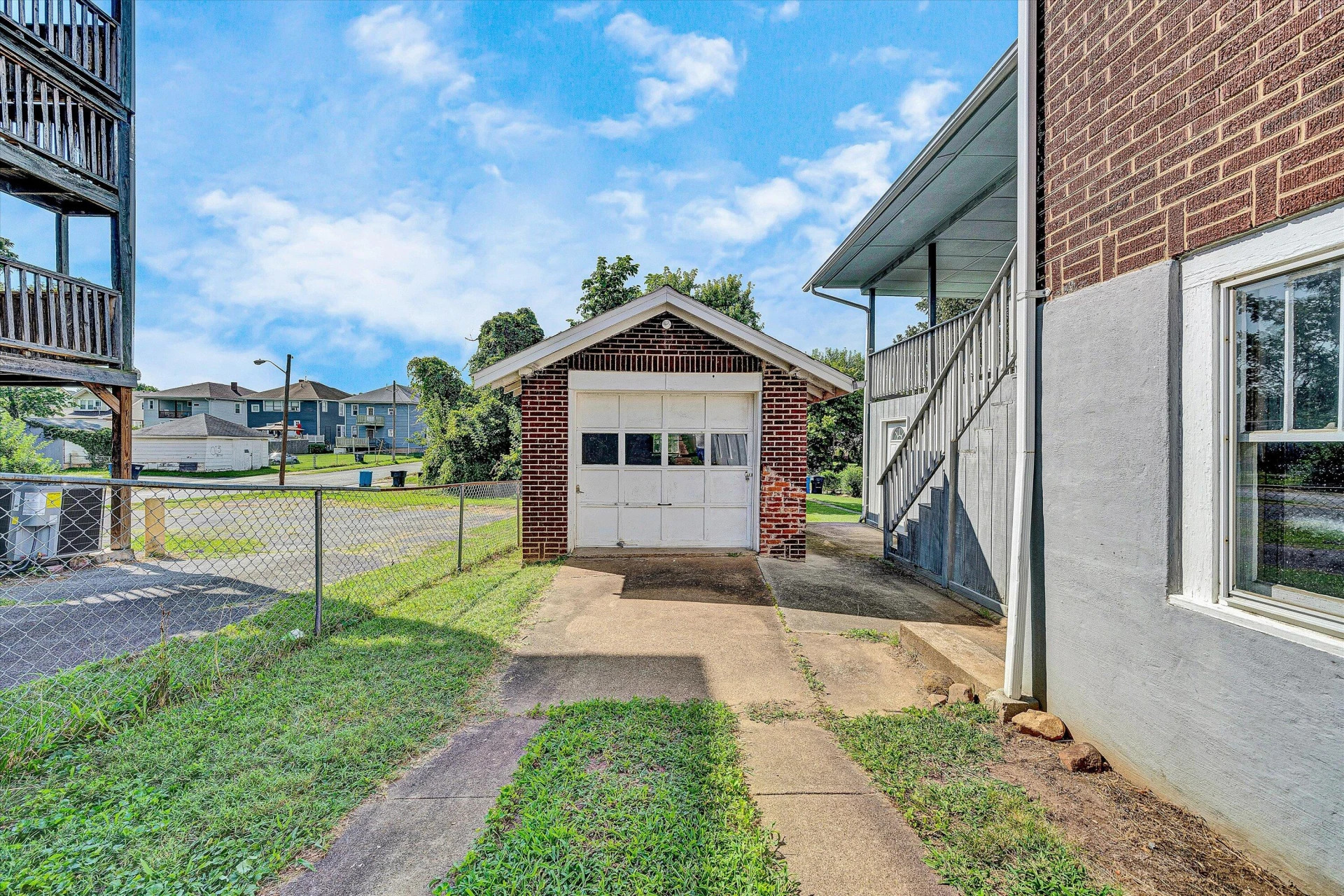 706 Montrose AVE - Photo 27