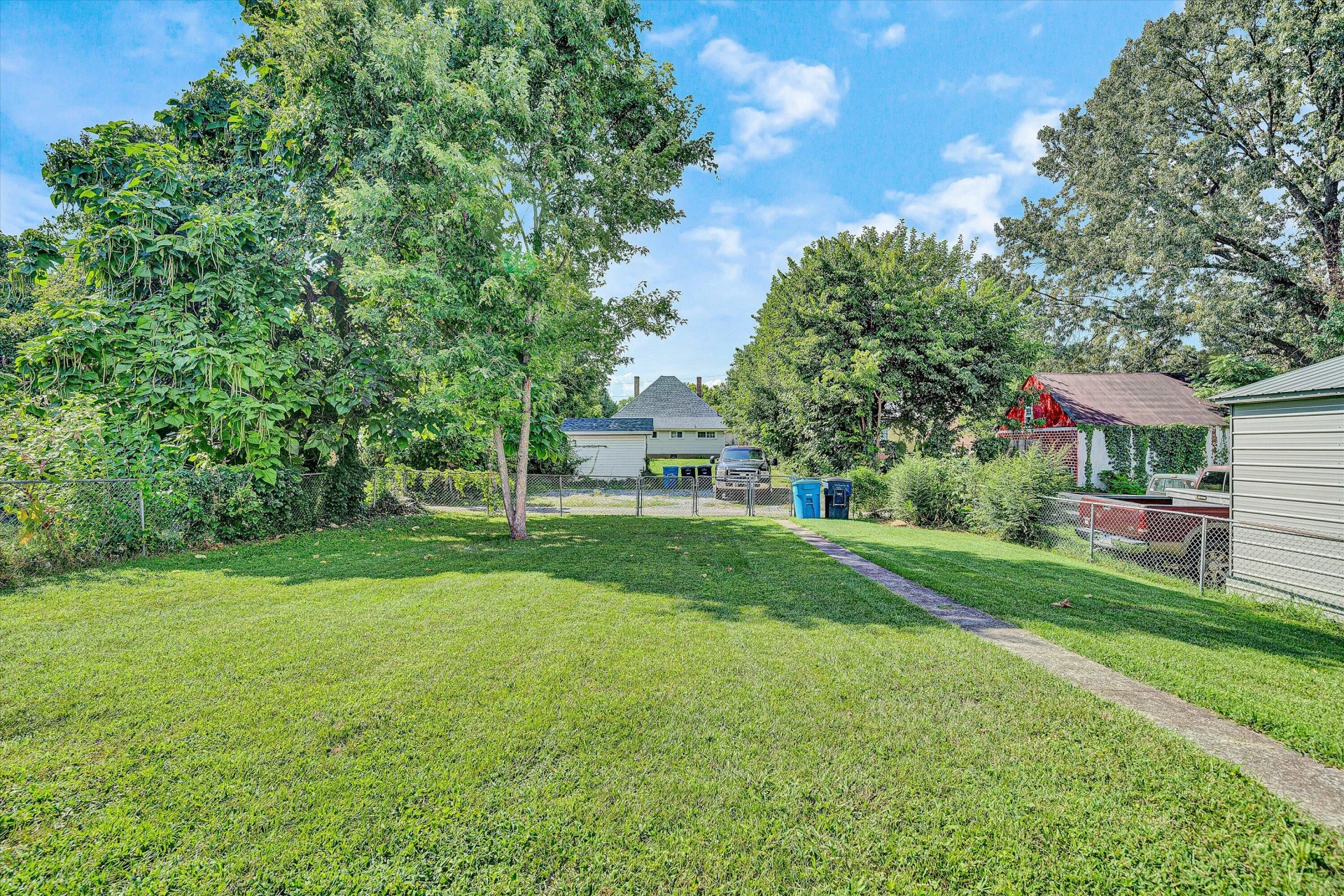 706 Montrose AVE - Photo 28