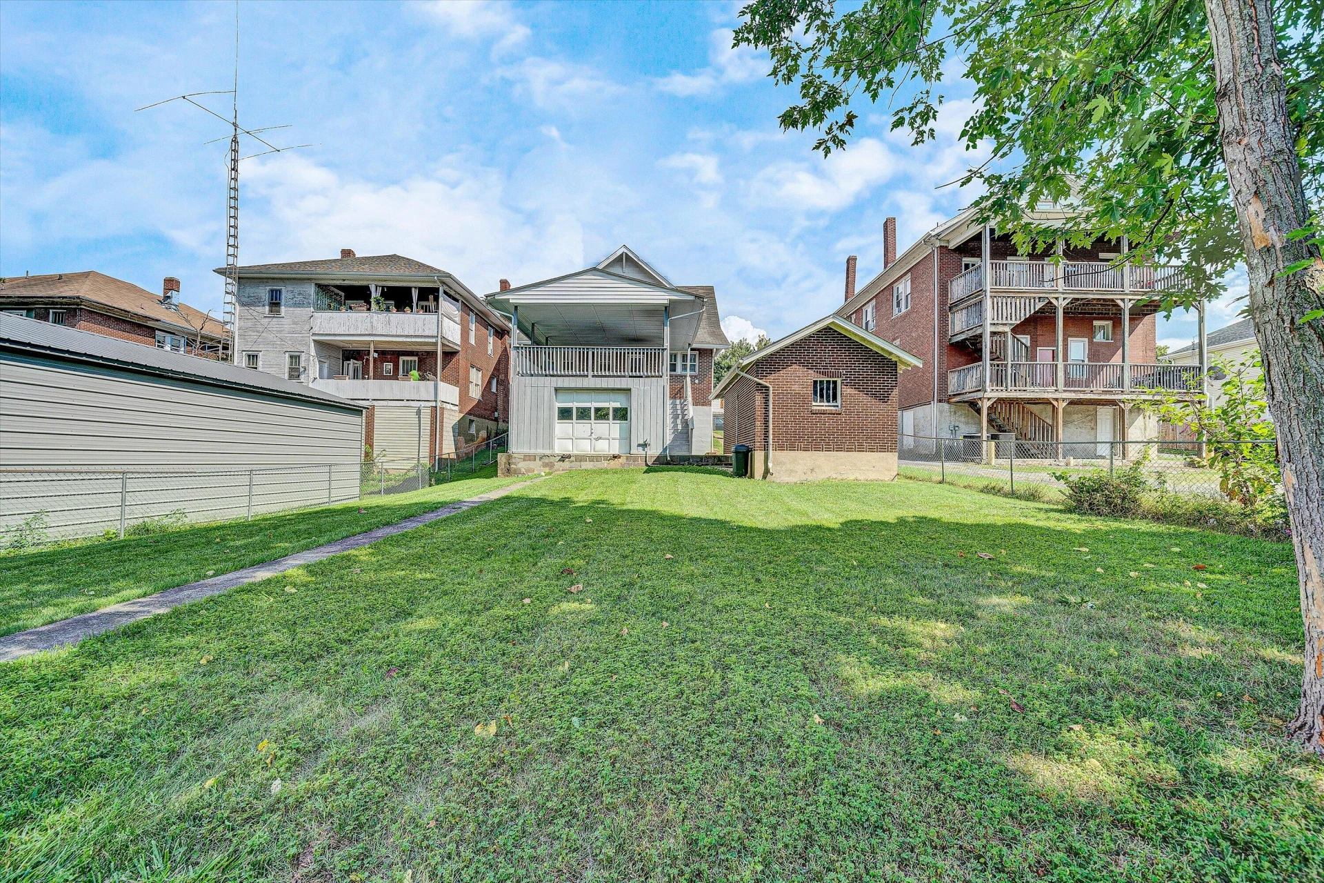 706 Montrose AVE - Photo 29