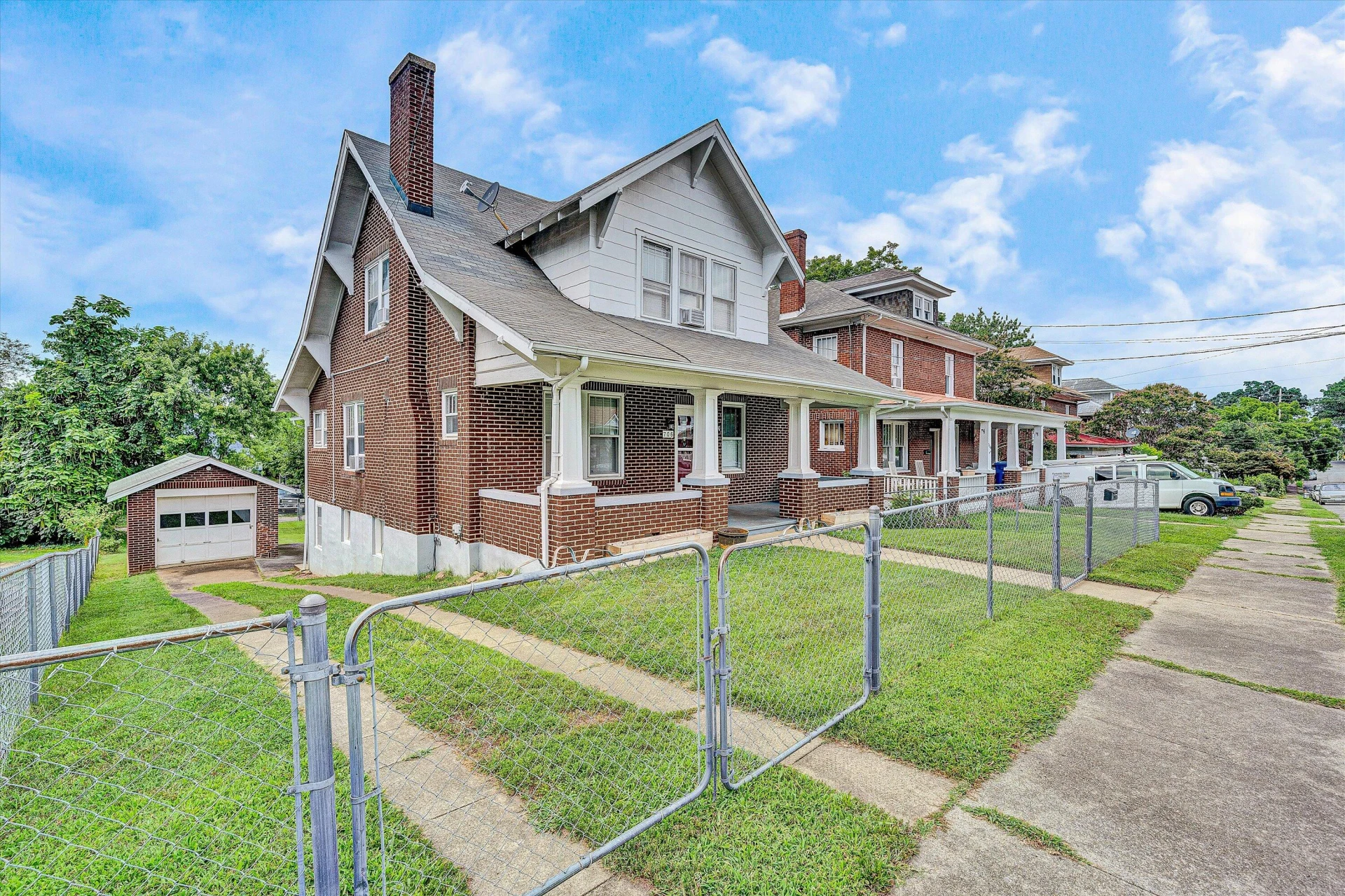 706 Montrose AVE - Photo 30