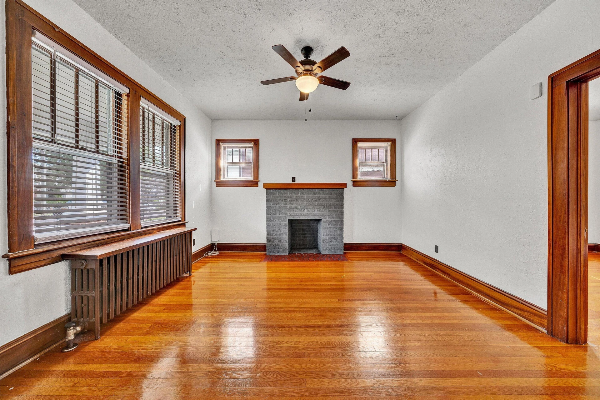 706 Montrose AVE - Photo 5