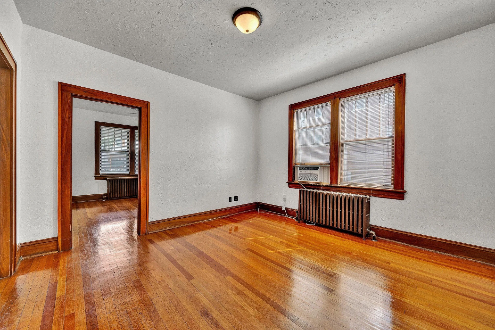 706 Montrose AVE - Photo 6
