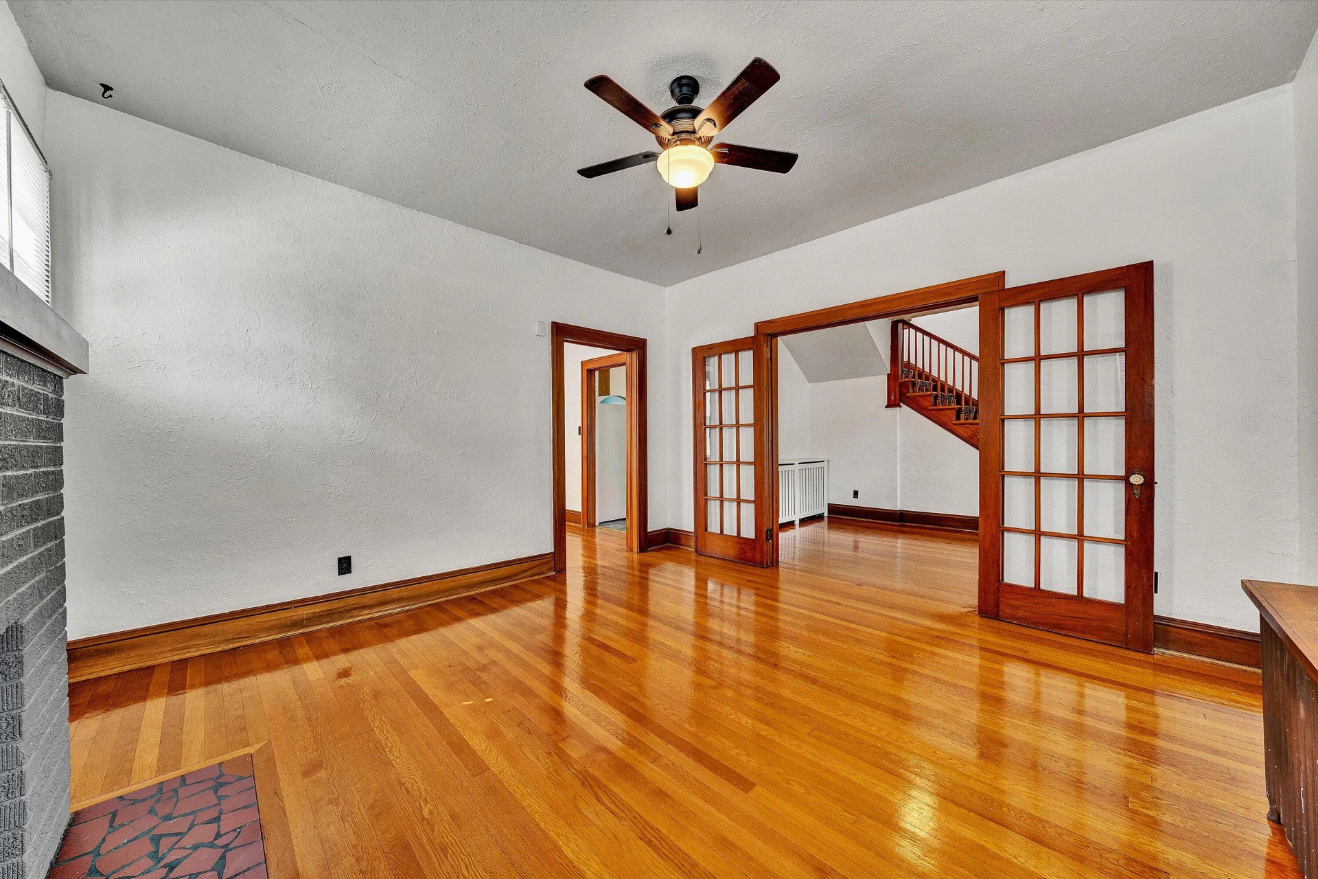 706 Montrose AVE - Photo 7