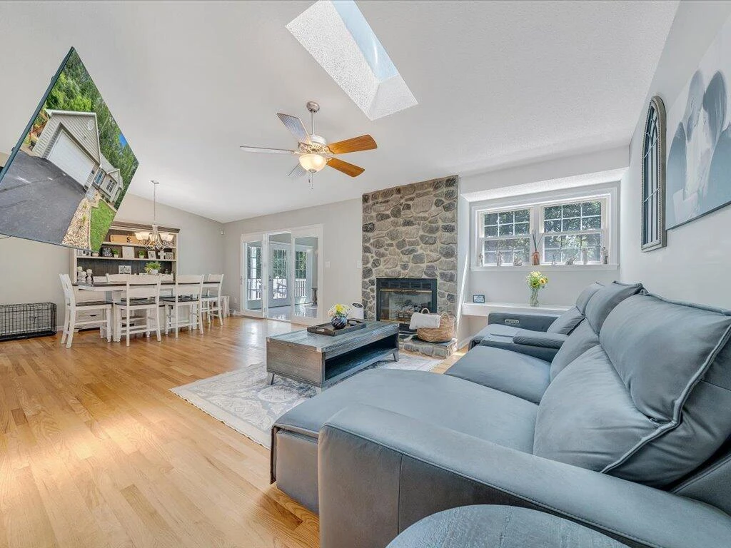 179 Homestead CT - Photo 2