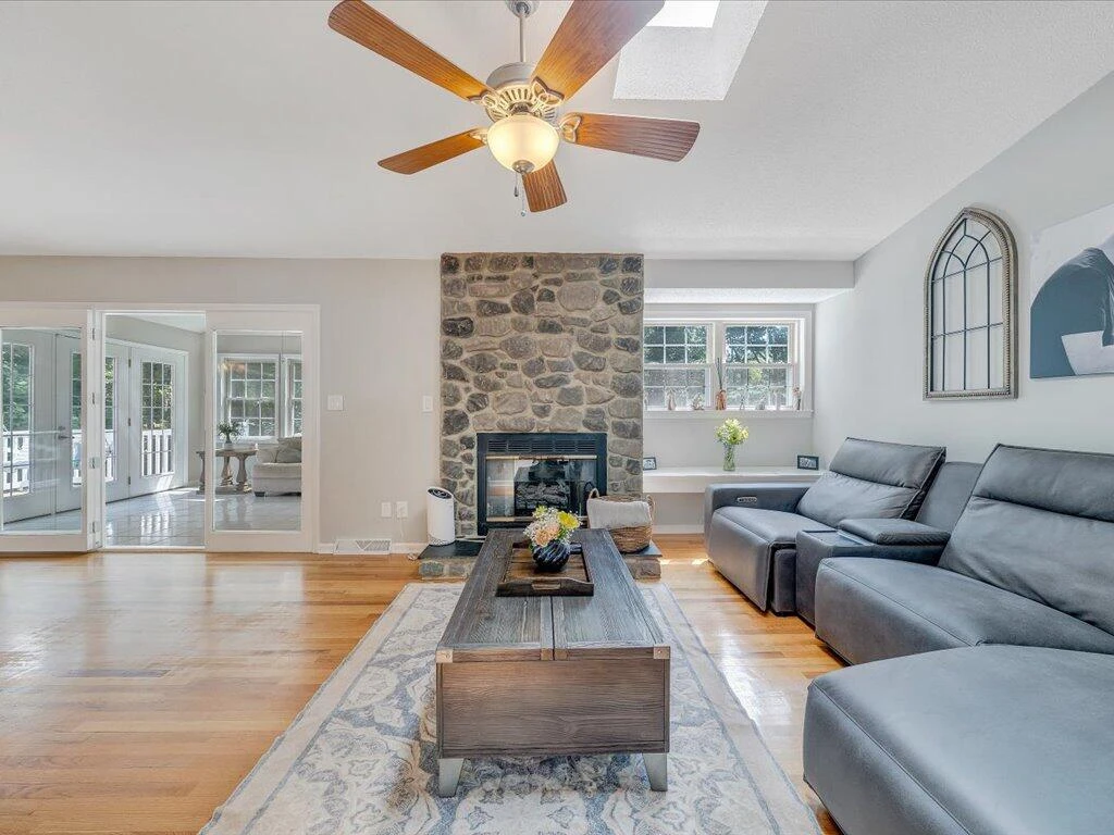 179 Homestead CT - Photo 3