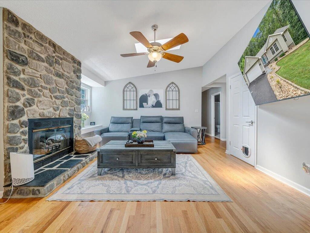 179 Homestead CT - Photo 4
