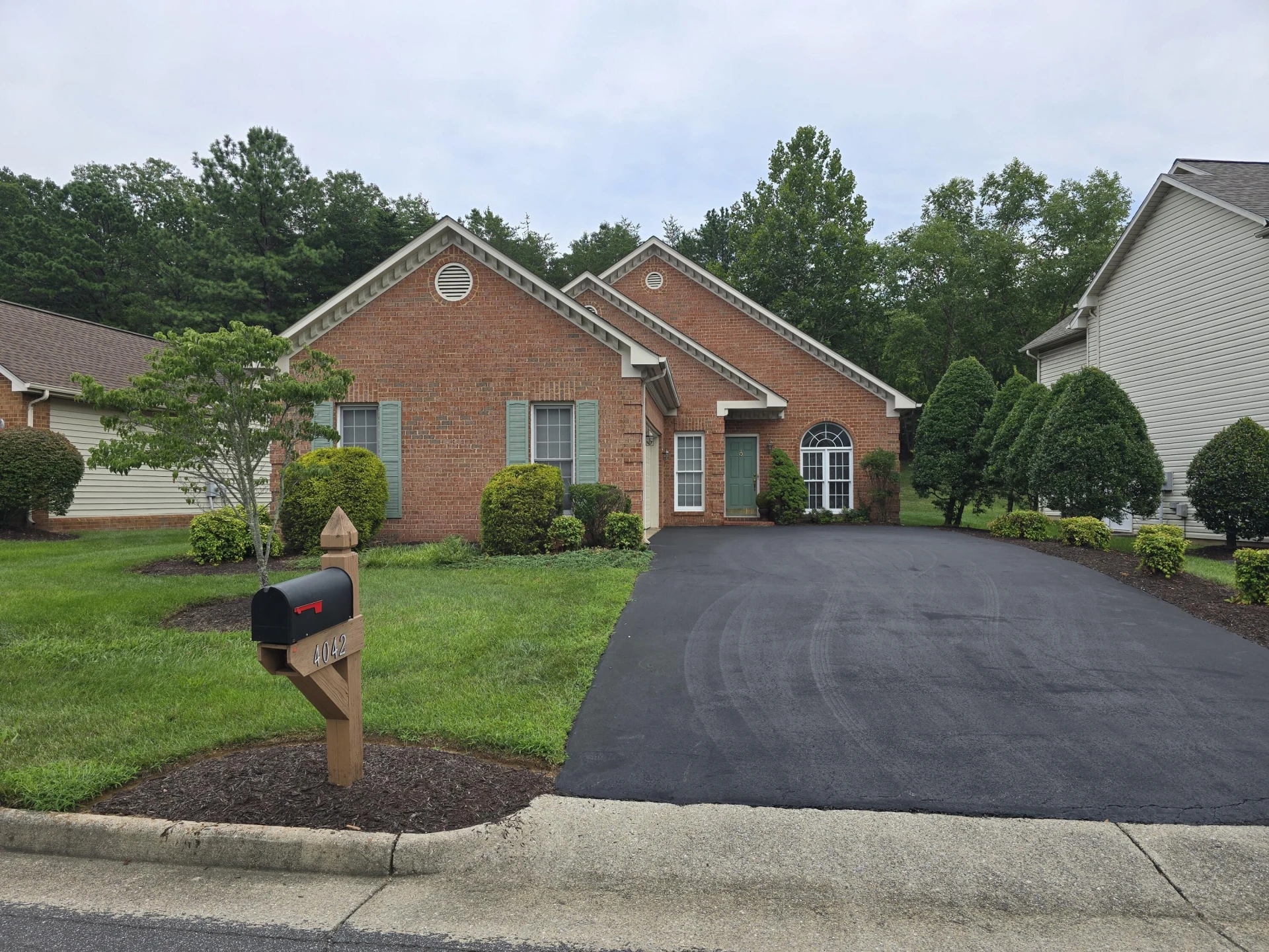 4042 Parkway Place DR - Photo 3