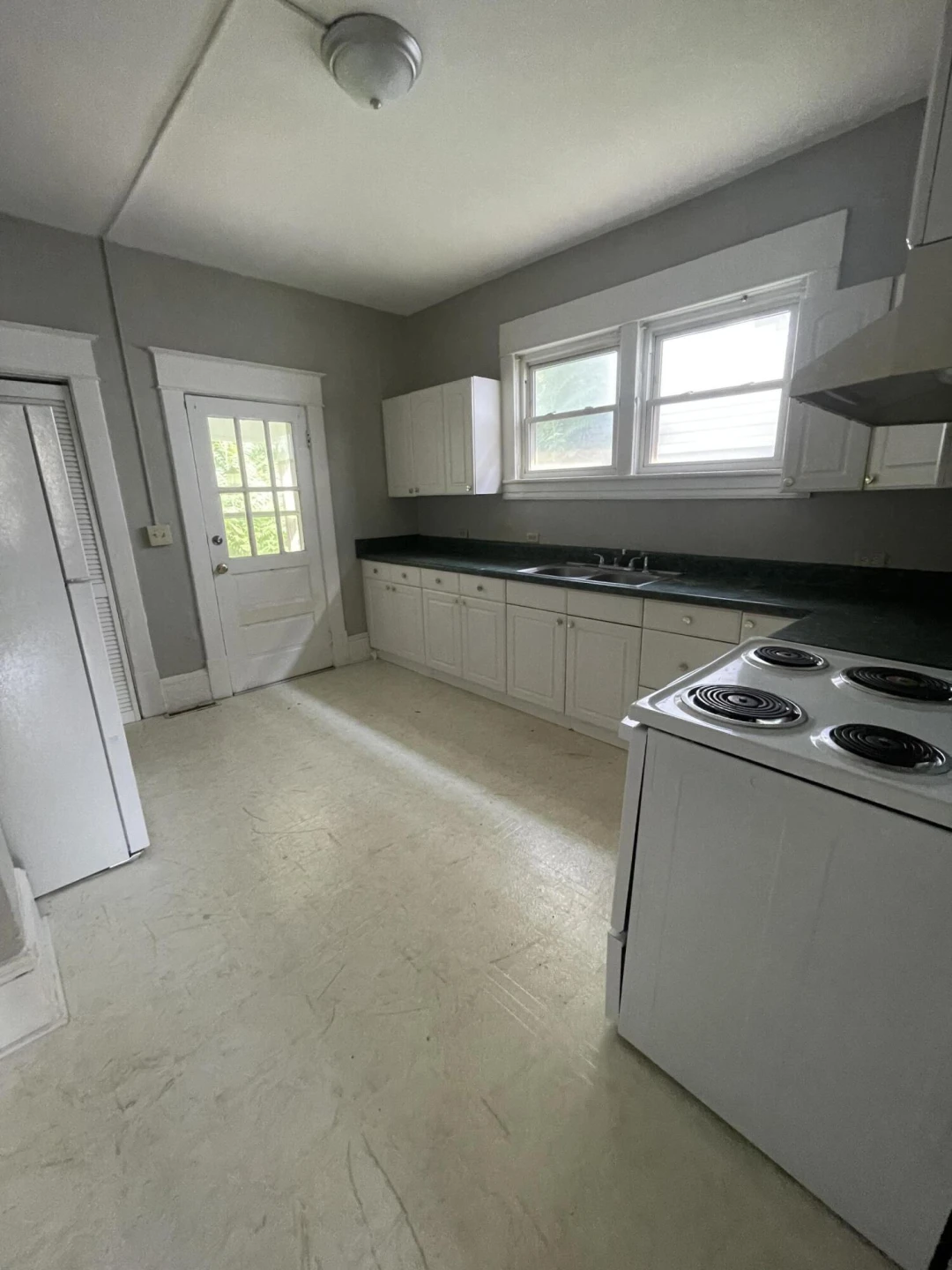 670 Morrill AVE - Photo 5