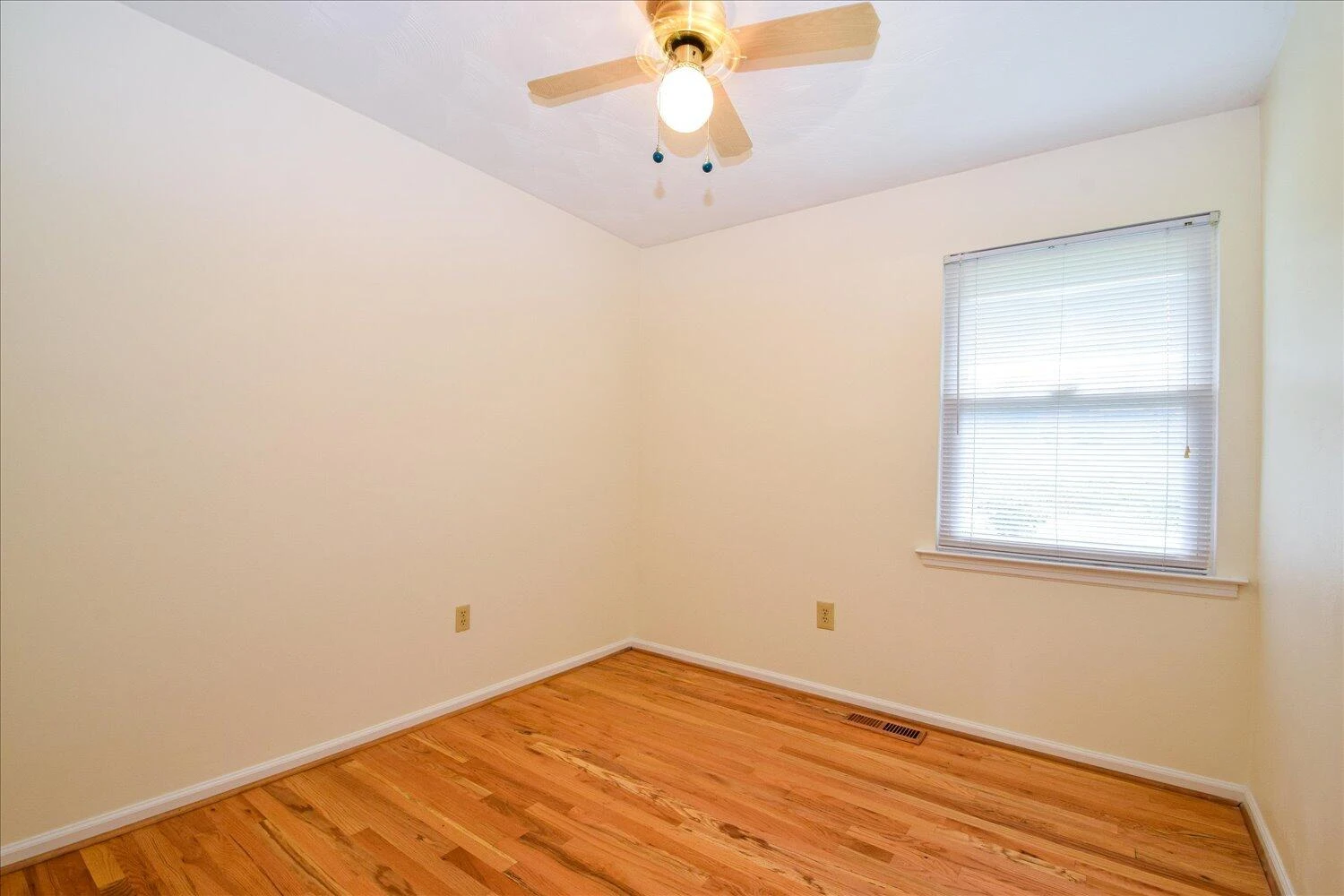 5528 Cove RD - Photo 13