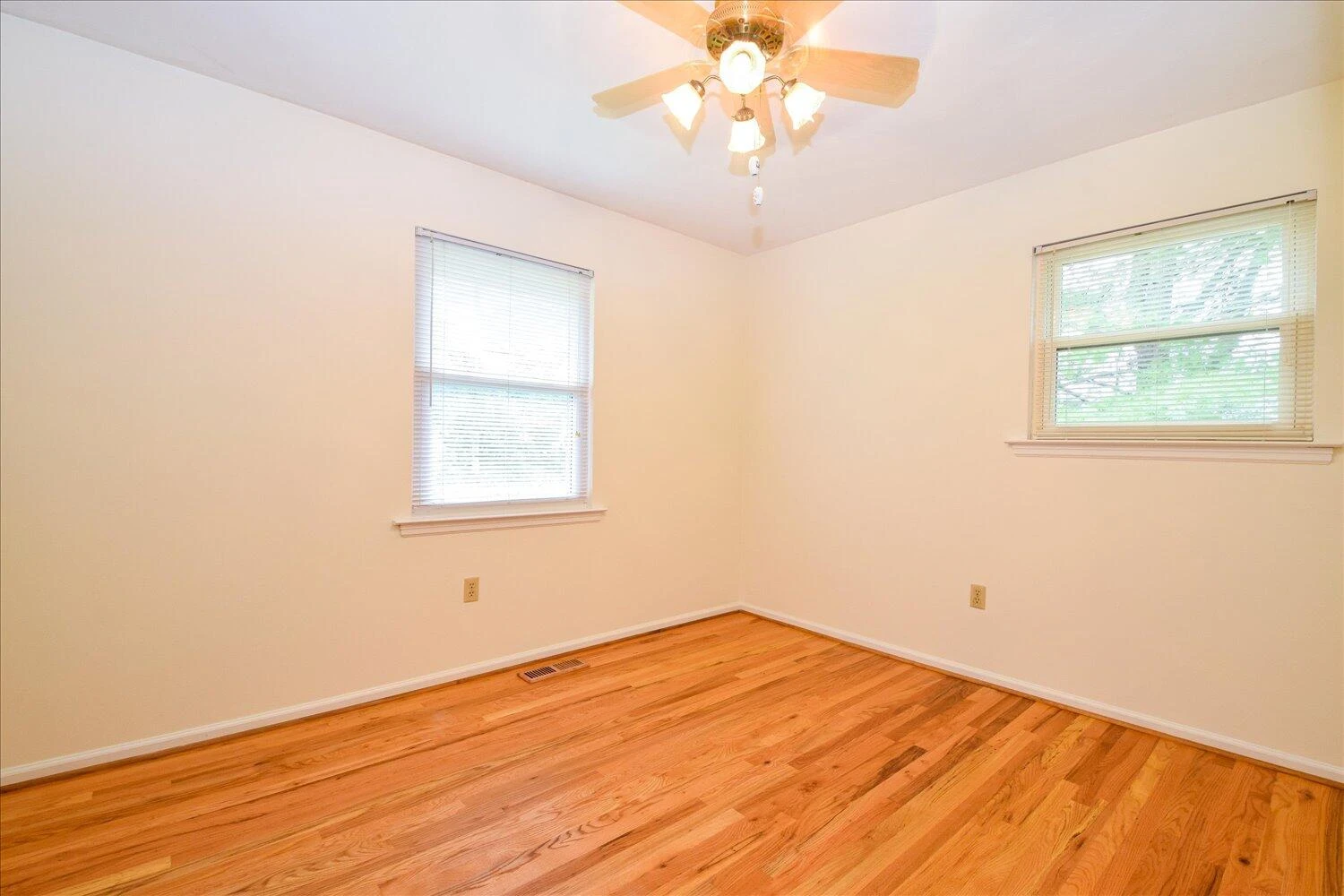 5528 Cove RD - Photo 14