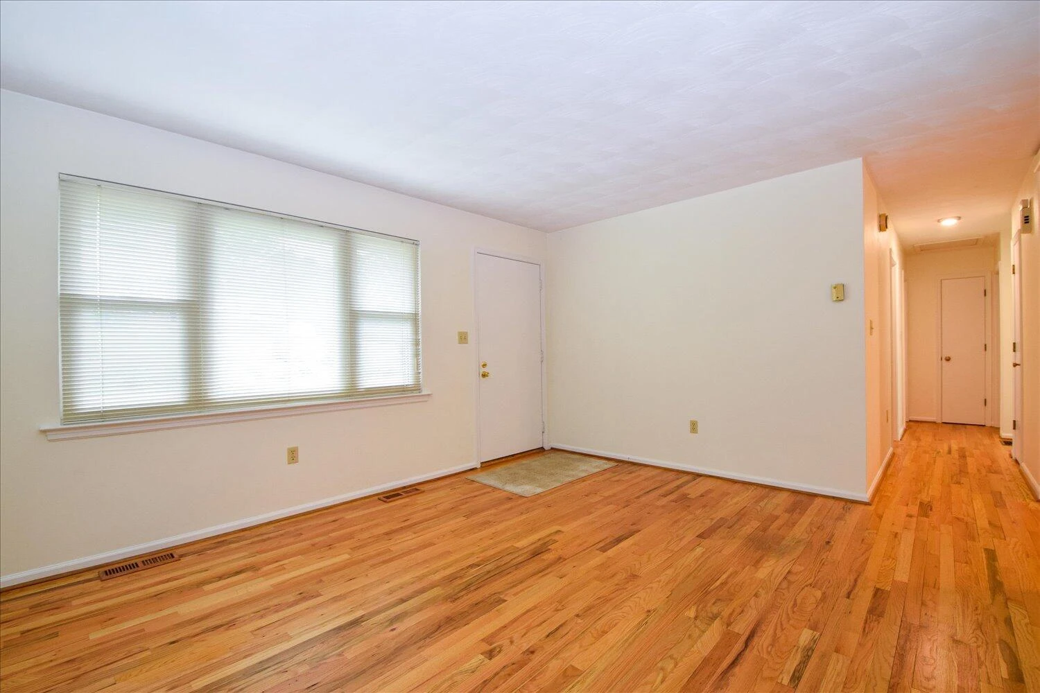 5528 Cove RD - Photo 4
