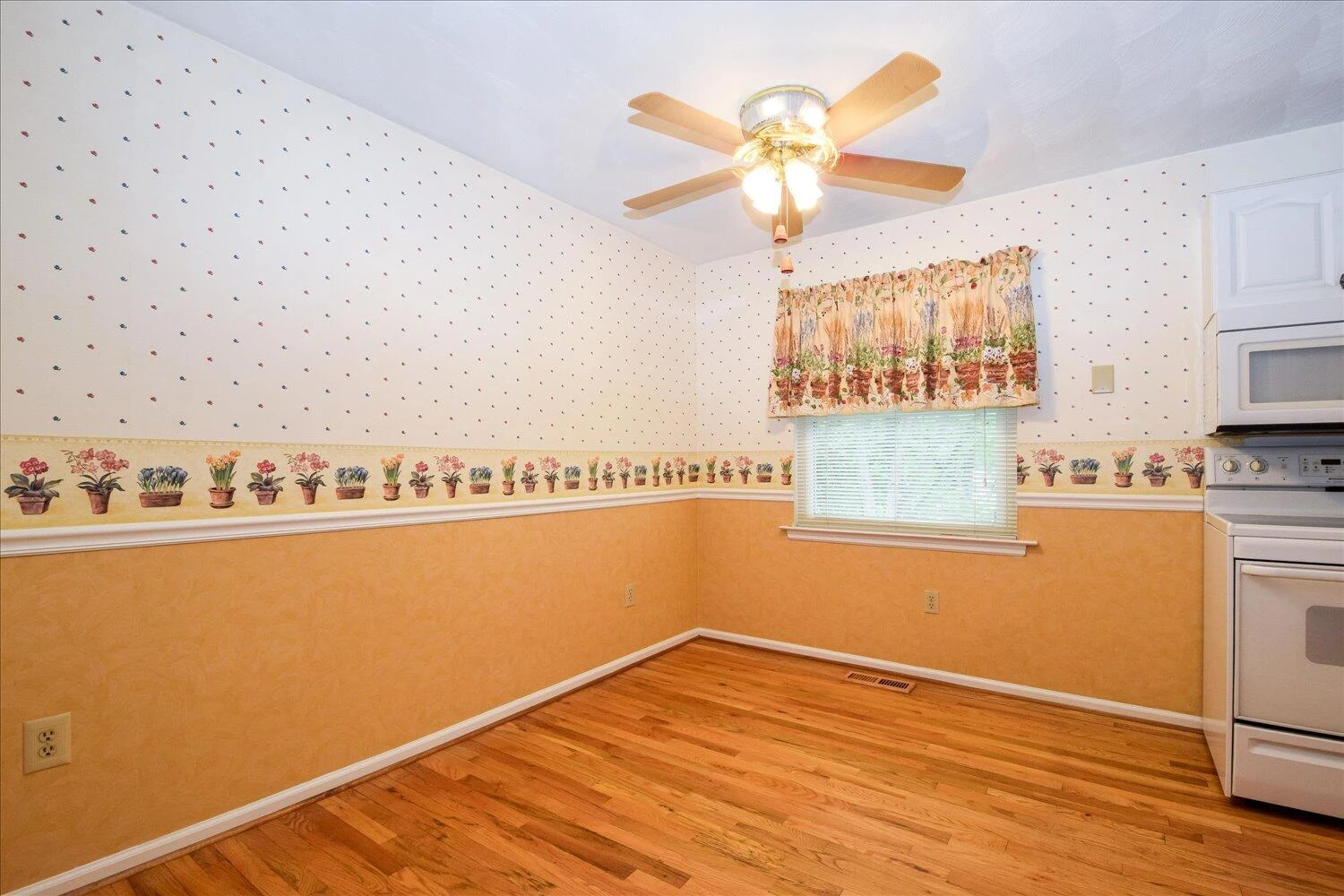 5528 Cove RD - Photo 7
