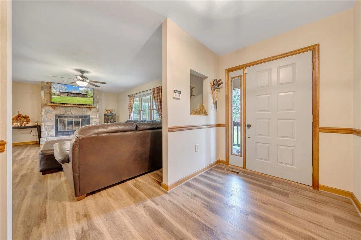112 Pleasure Point DR - Photo 3
