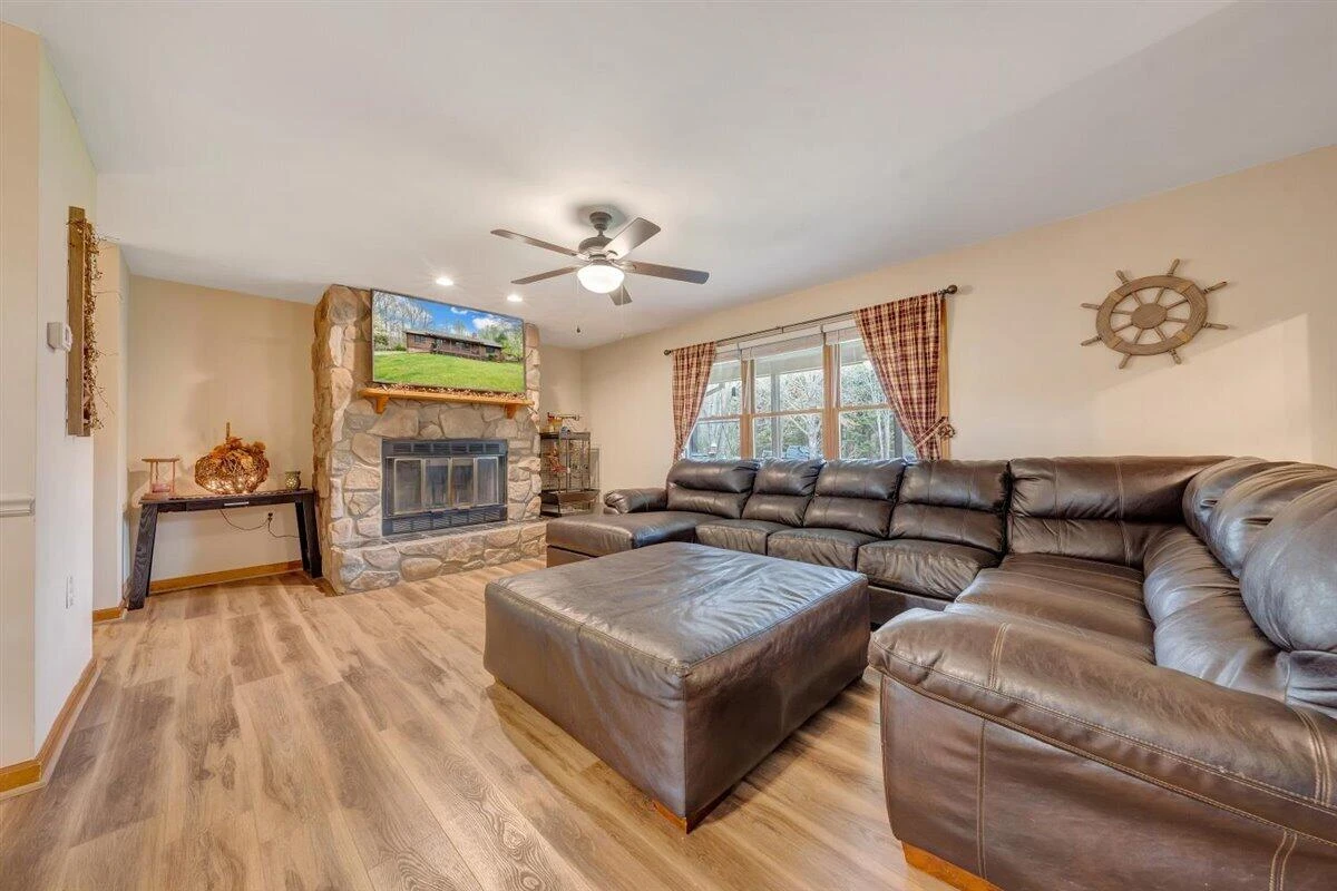 112 Pleasure Point DR - Photo 4
