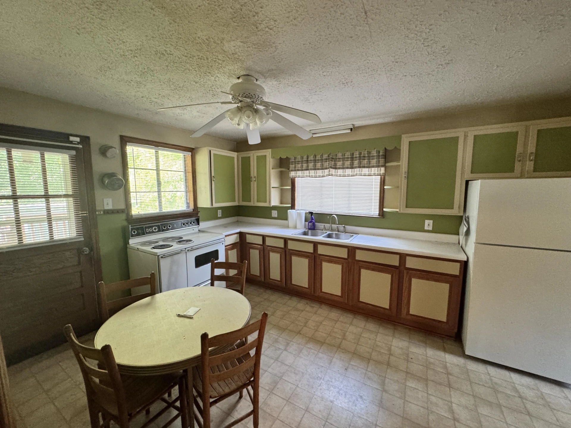 5507 Franklin RD - Photo 3