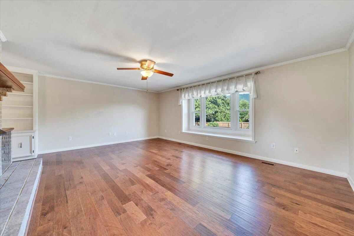 5102 Jonathan LN - Photo 2