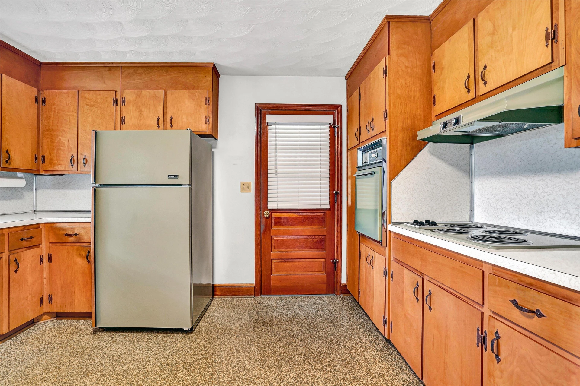 15 Whitten ST - Photo 13