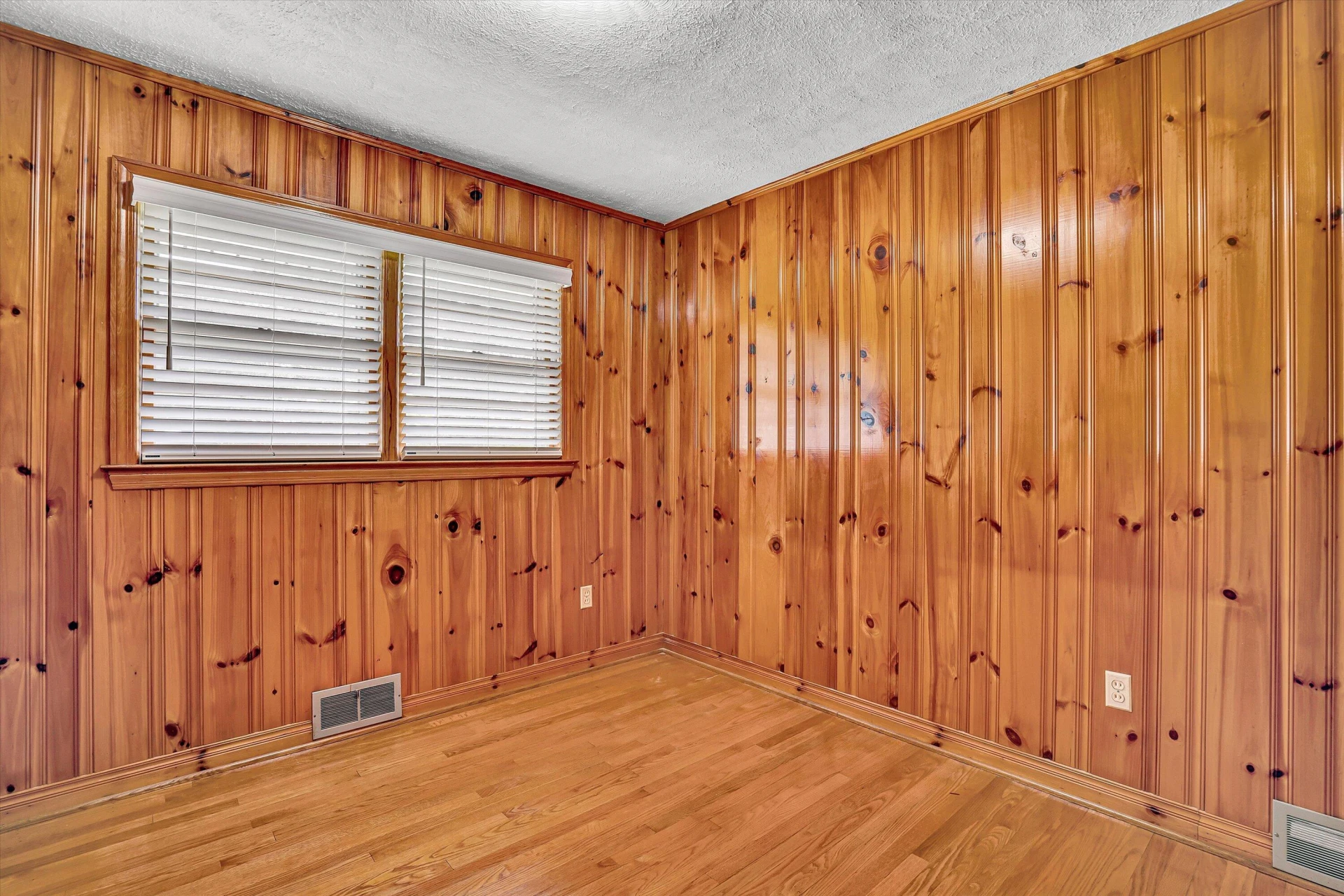 15 Whitten ST - Photo 14