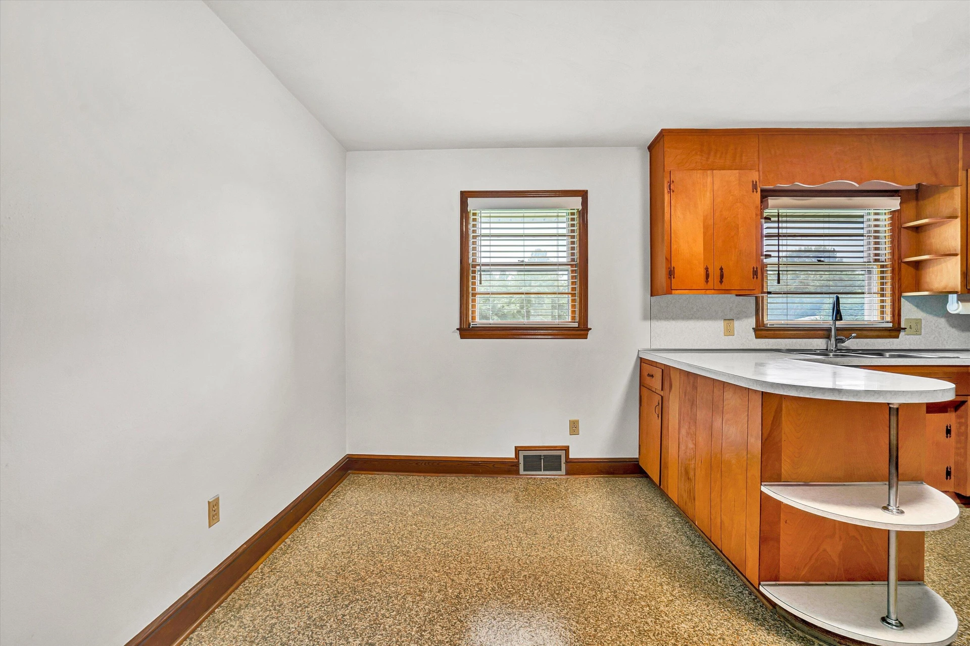 15 Whitten ST - Photo 8