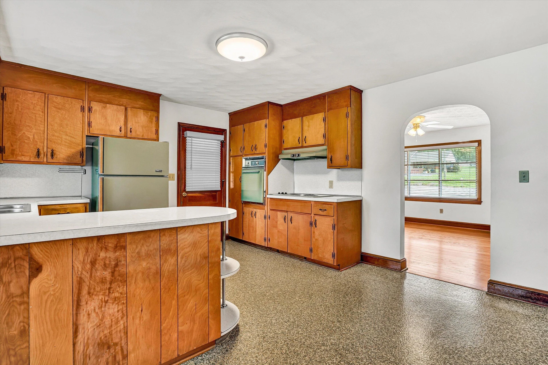 15 Whitten ST - Photo 10