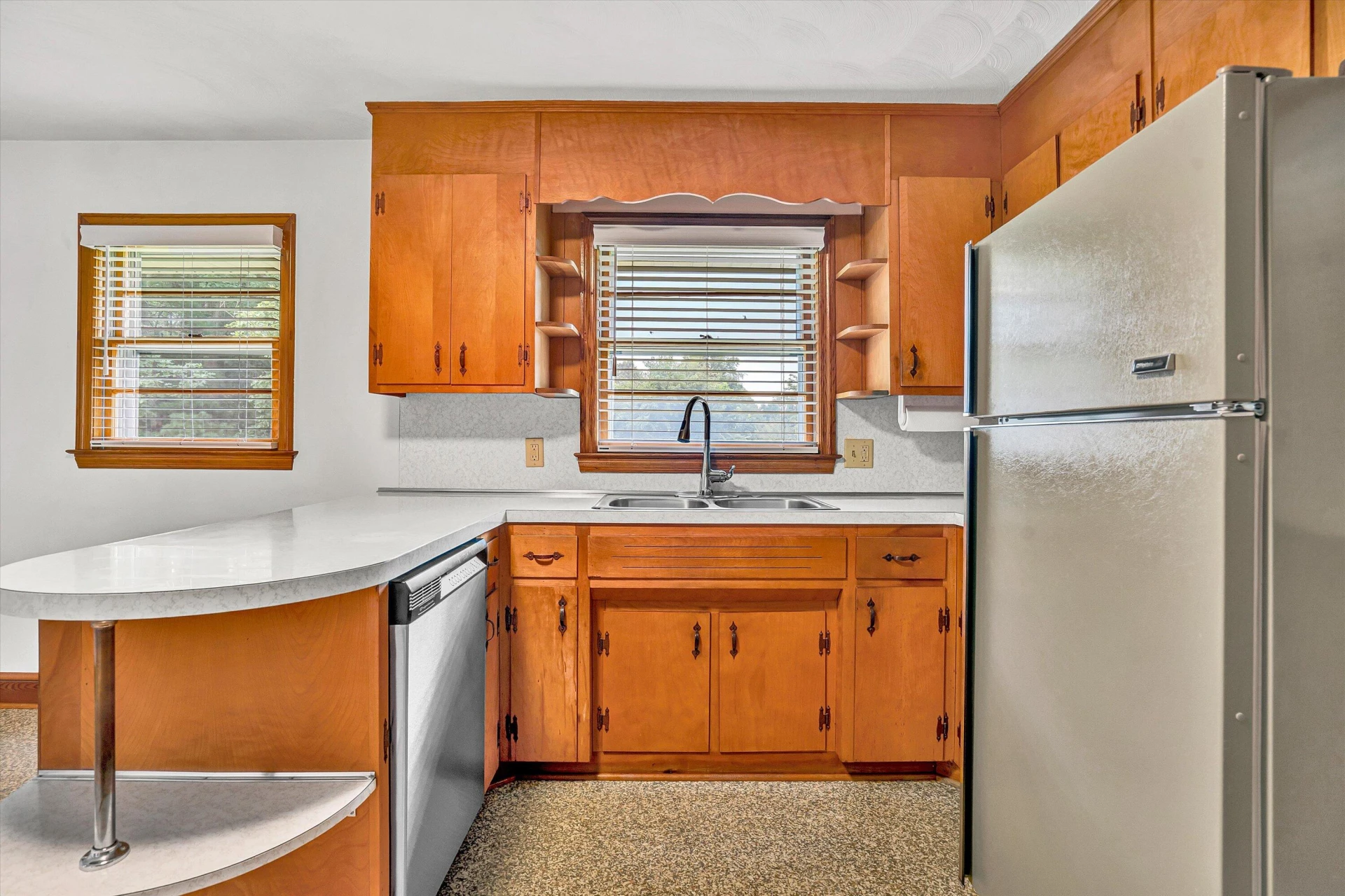 15 Whitten ST - Photo 12