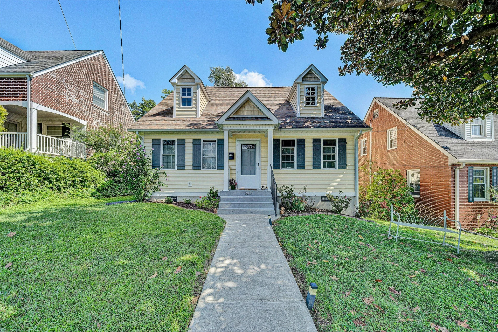 1027 Windsor AVE