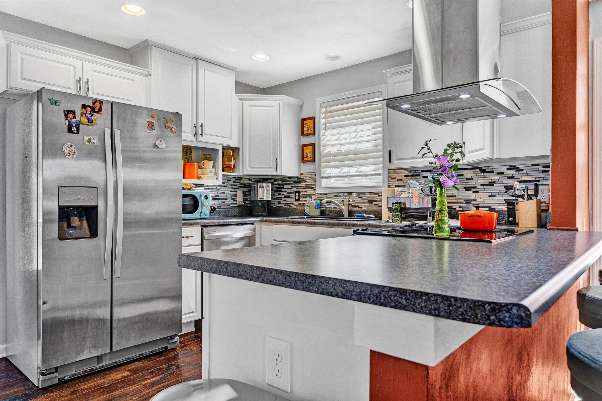 1027 Windsor AVE - Photo 15