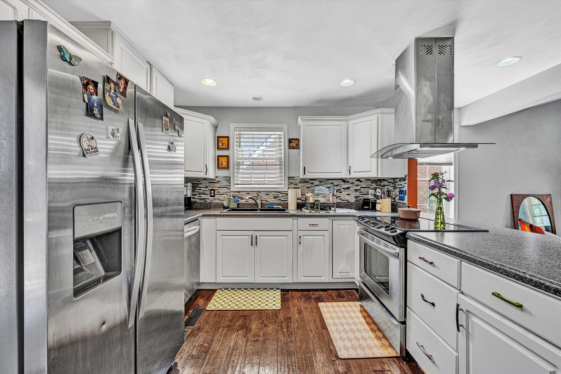 1027 Windsor AVE - Photo 17