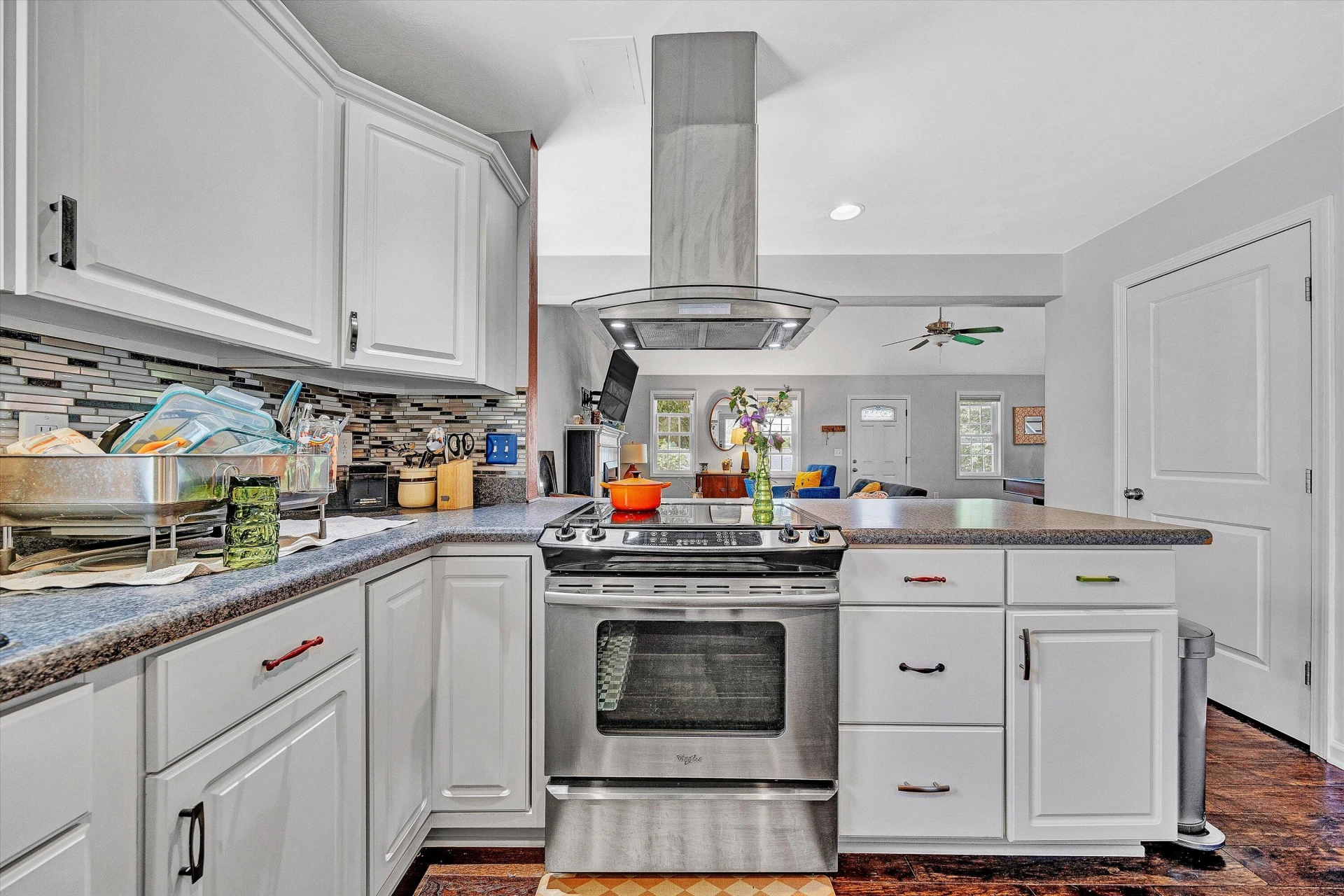 1027 Windsor AVE - Photo 18